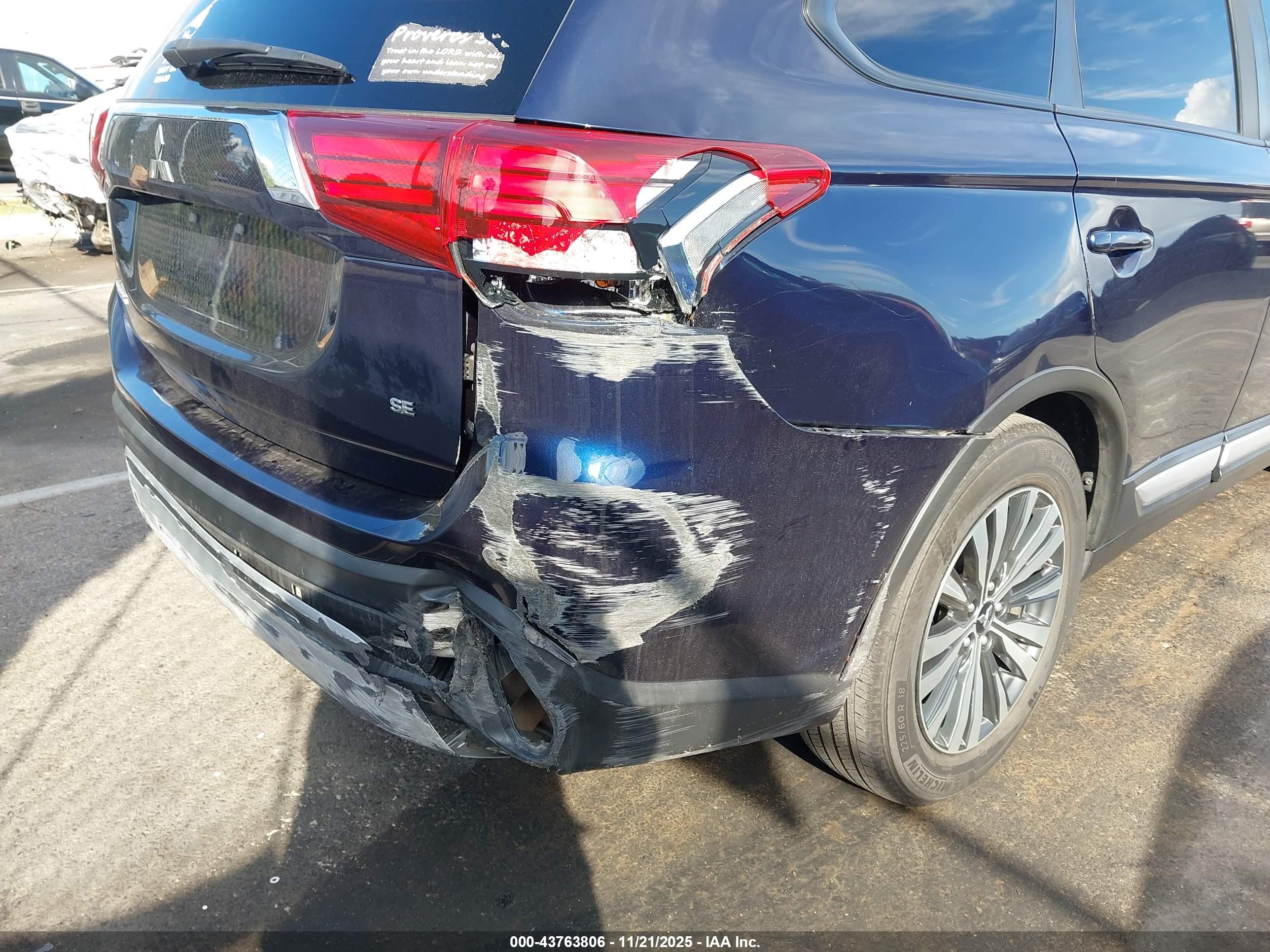 MITSUBISHI OUTLANDER image 6