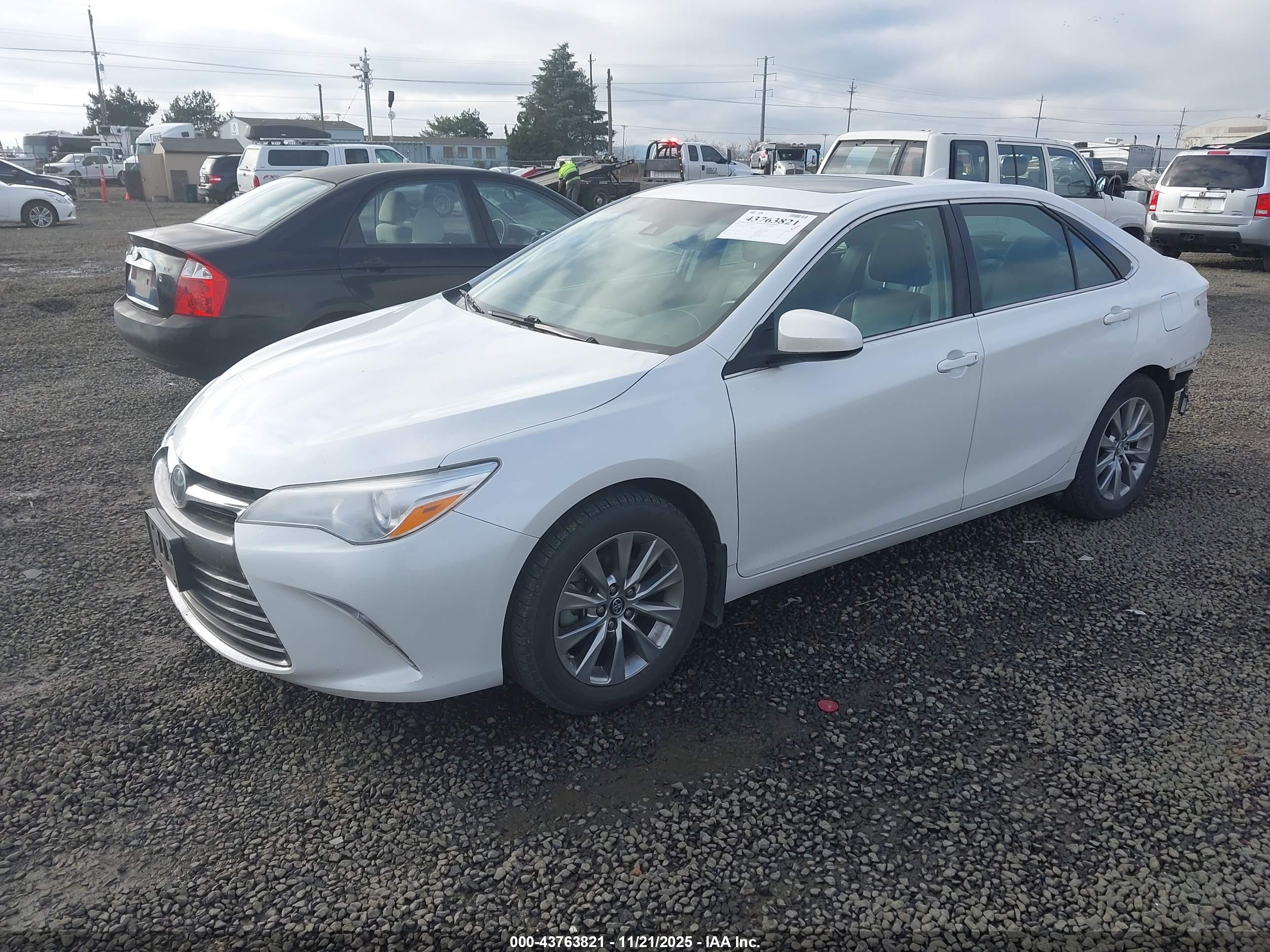 TOYOTA CAMRY image 2