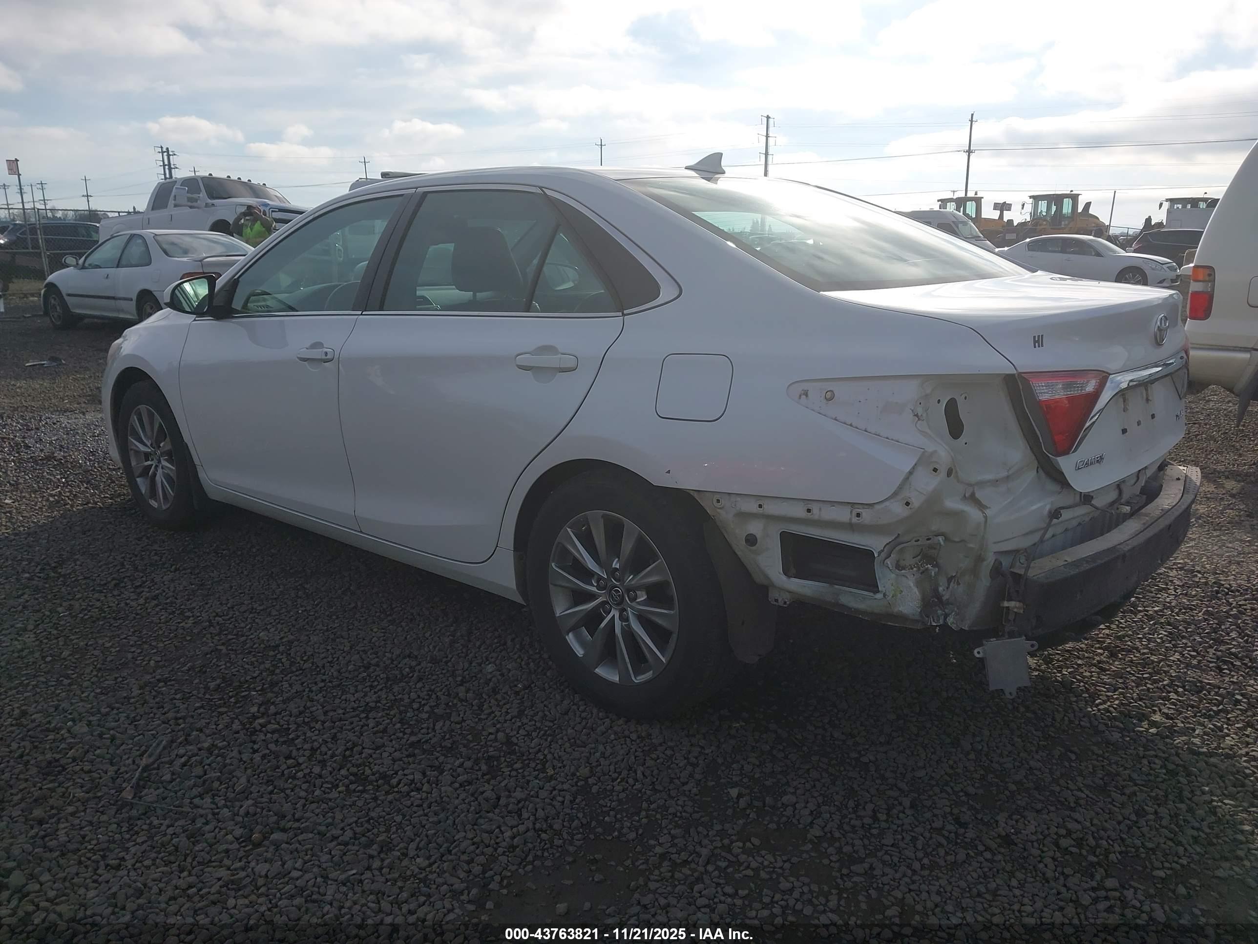 TOYOTA CAMRY image 3