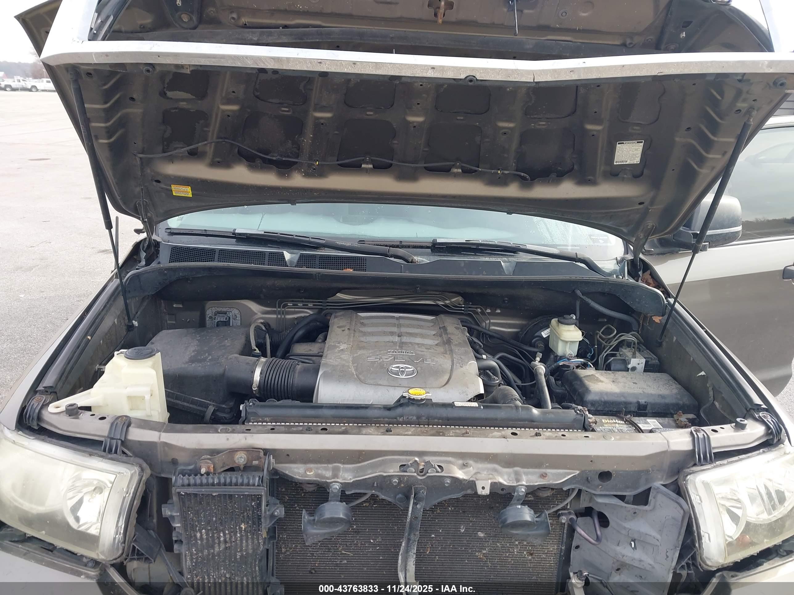 TOYOTA TUNDRA image 10