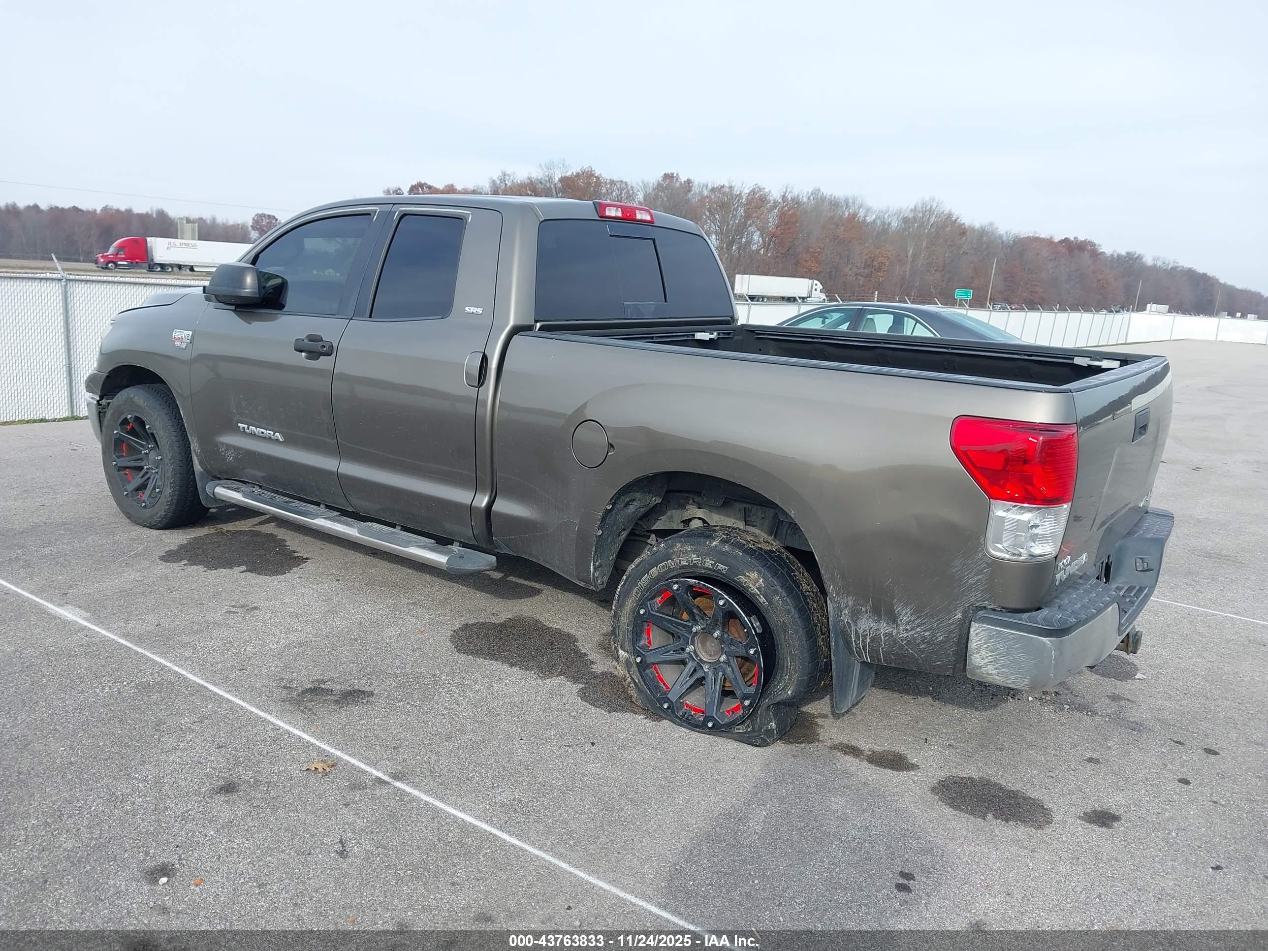 TOYOTA TUNDRA image 3