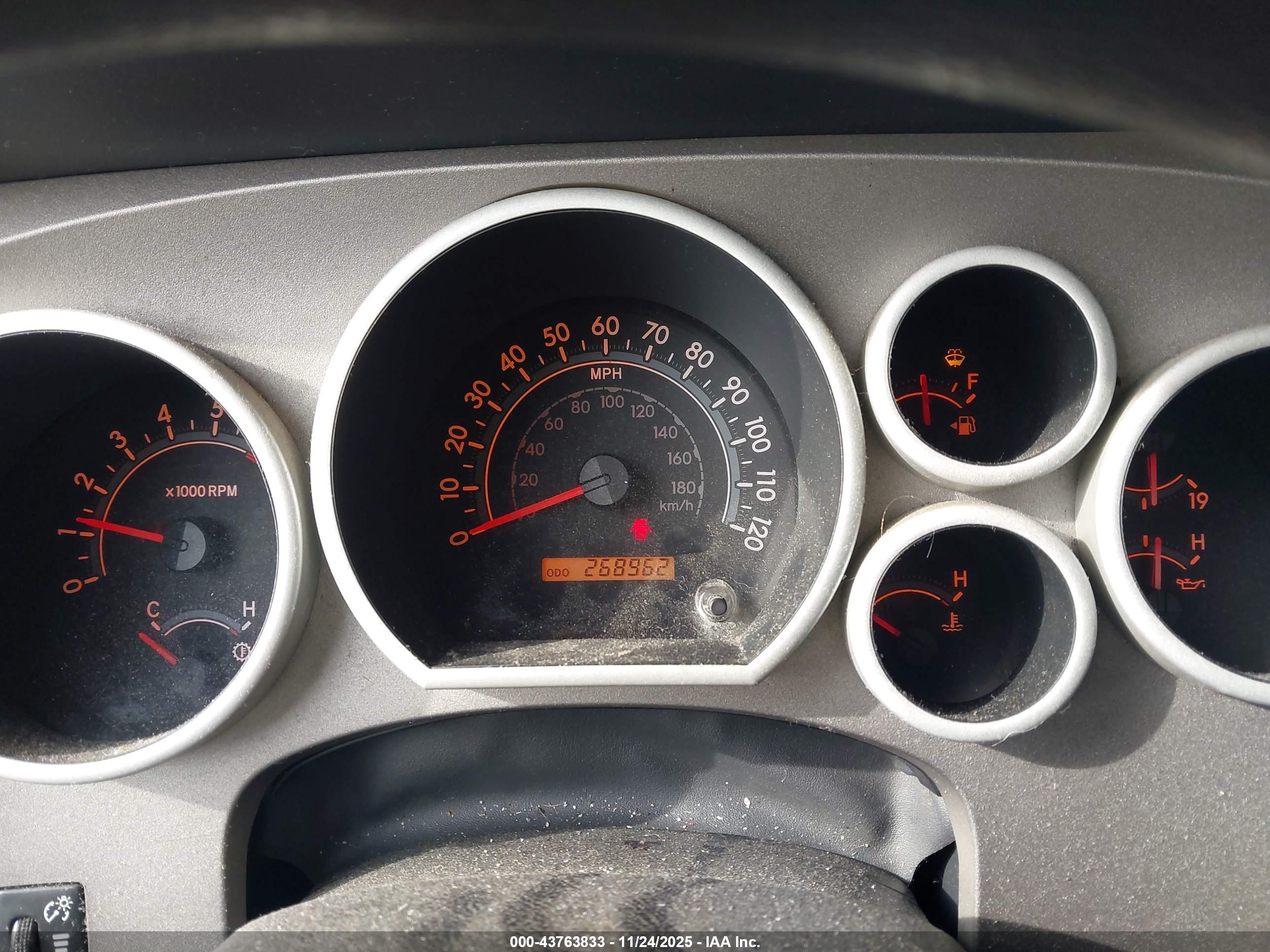 TOYOTA TUNDRA image 7