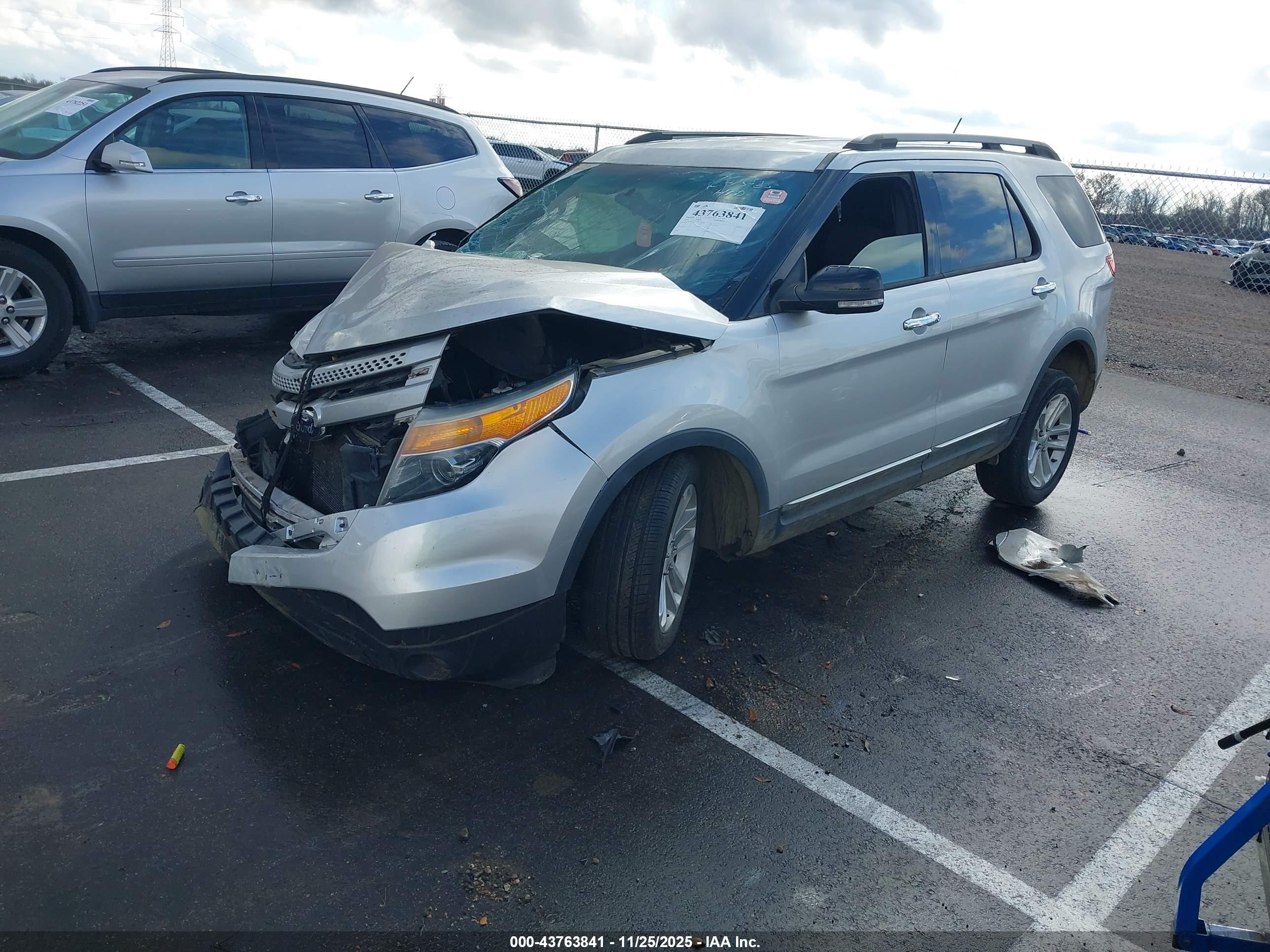 FORD EXPLORER image 2