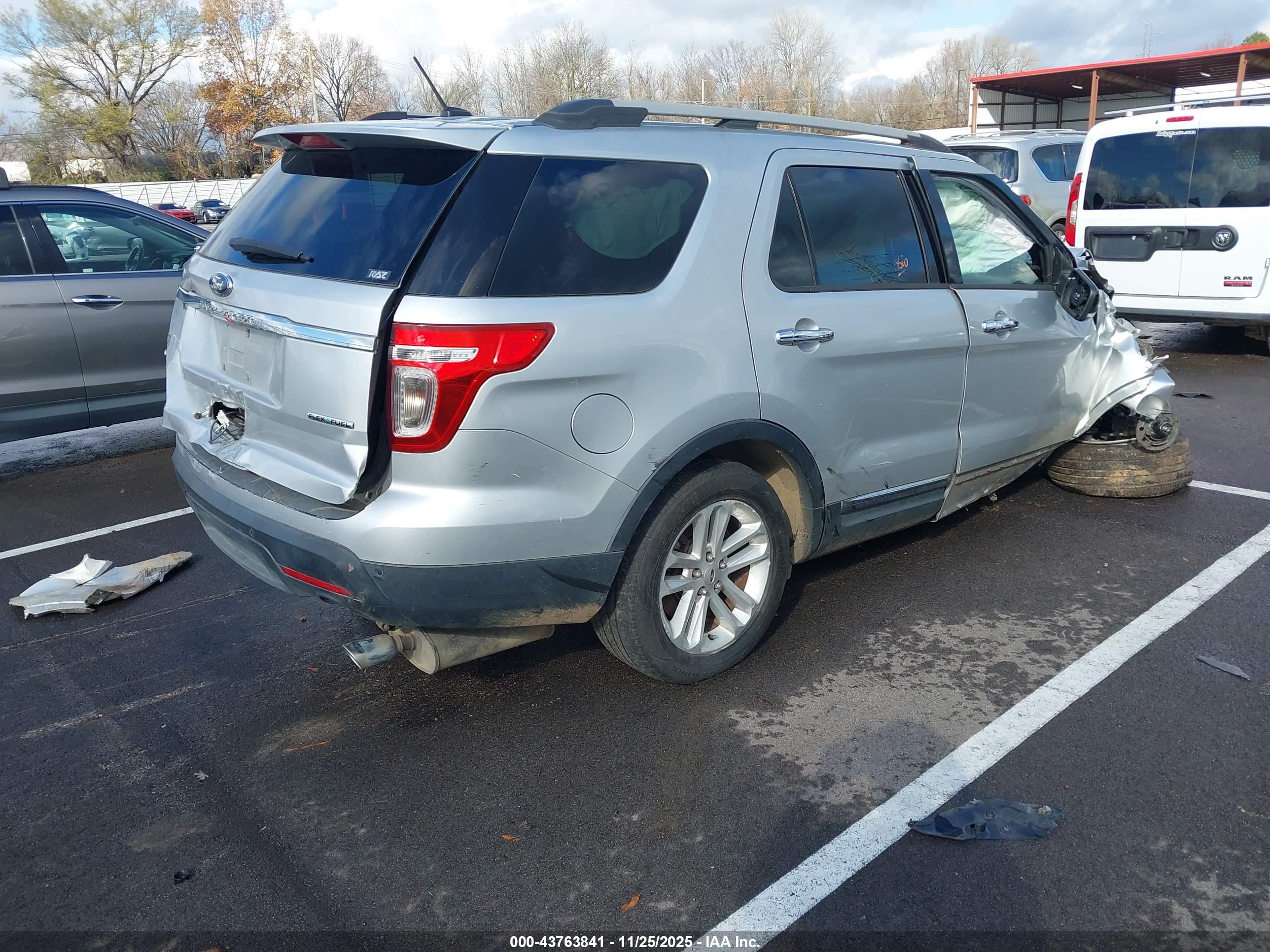 FORD EXPLORER image 4