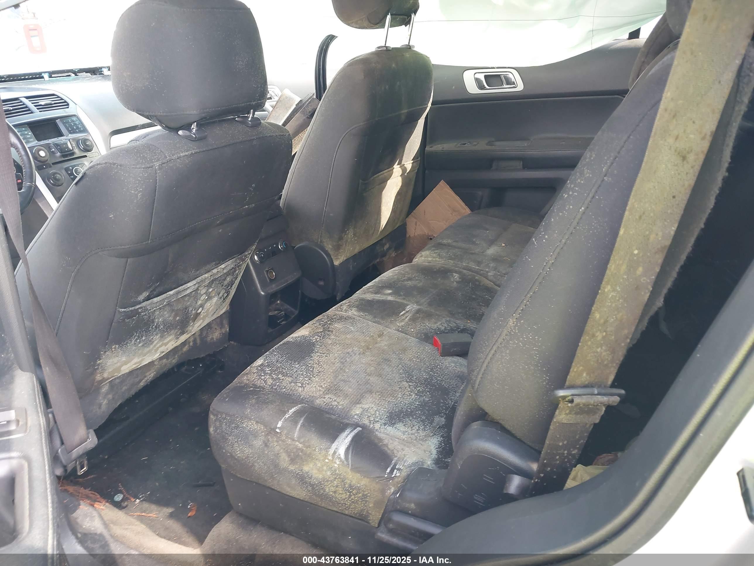 FORD EXPLORER image 8