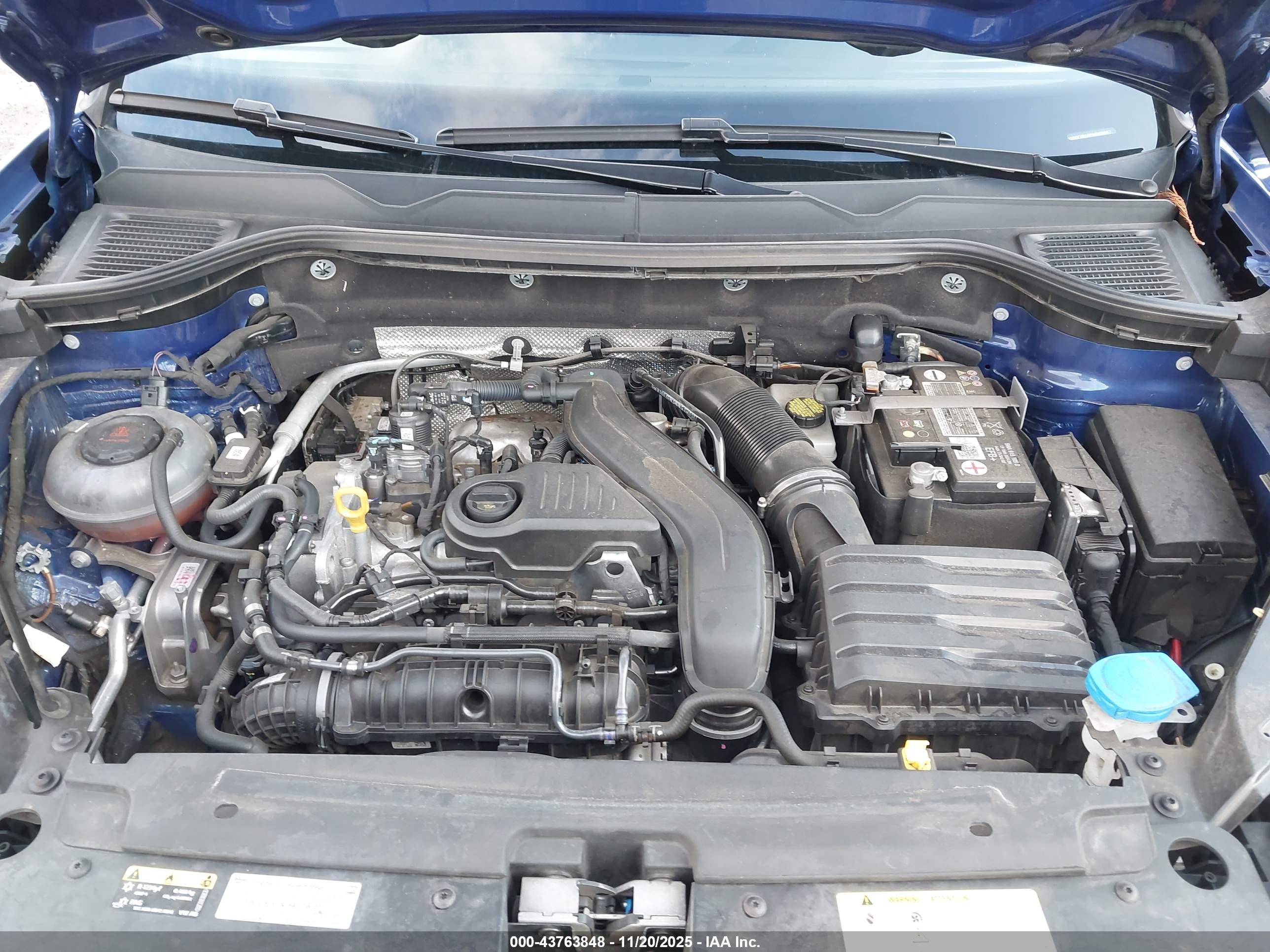 VOLKSWAGEN TAOS image 10