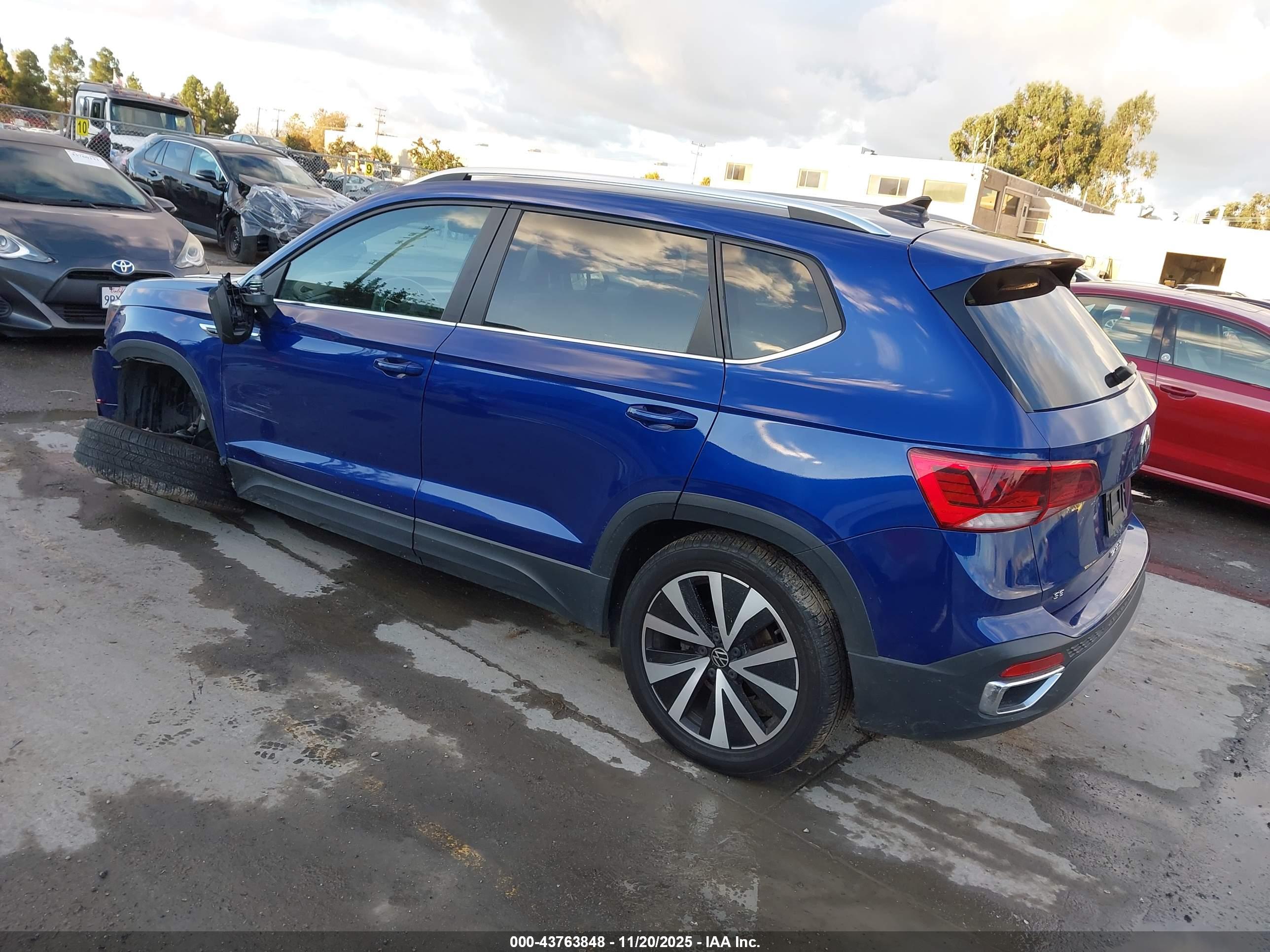 VOLKSWAGEN TAOS image 3