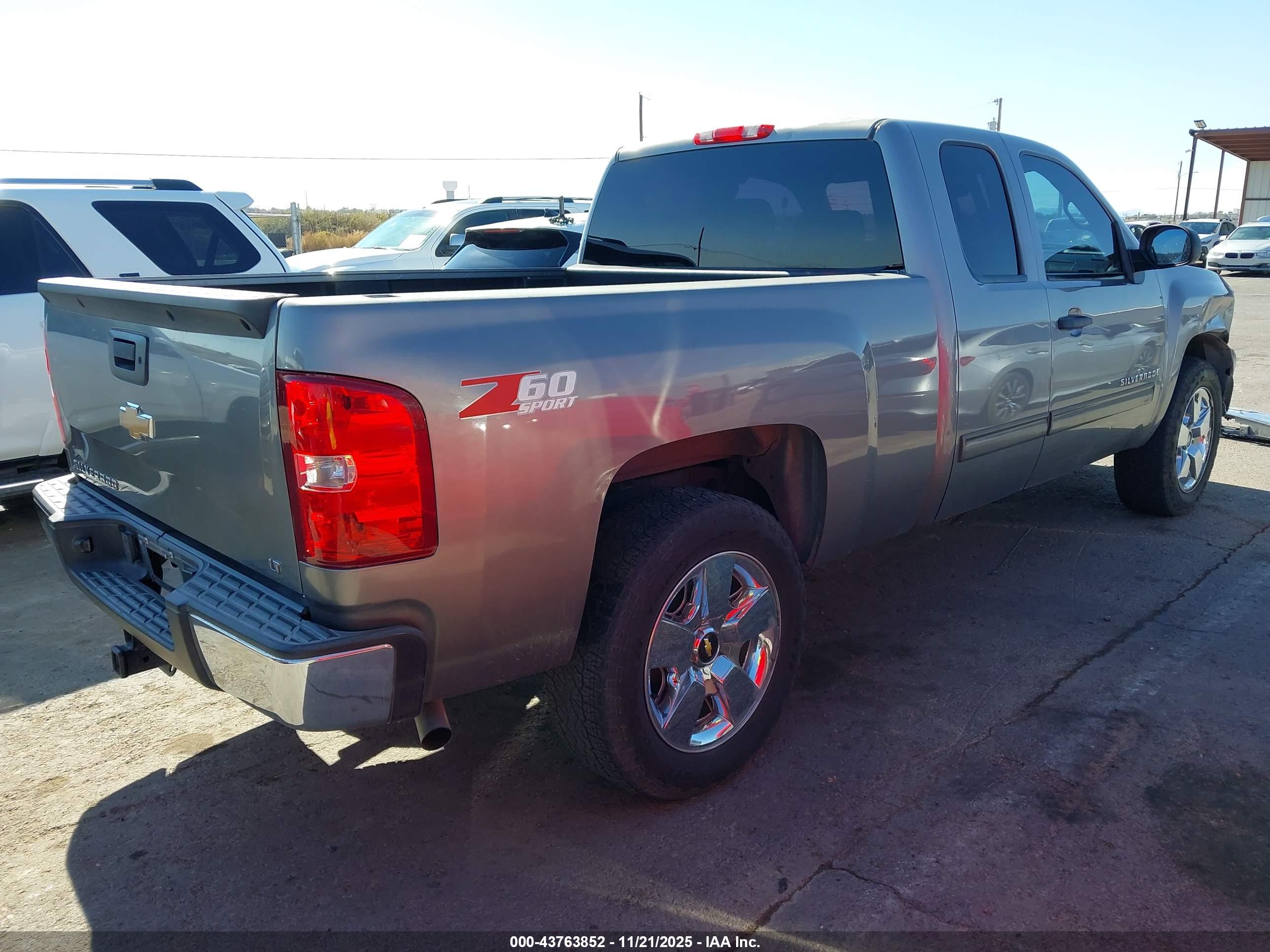CHEVROLET SILVERADO image 4