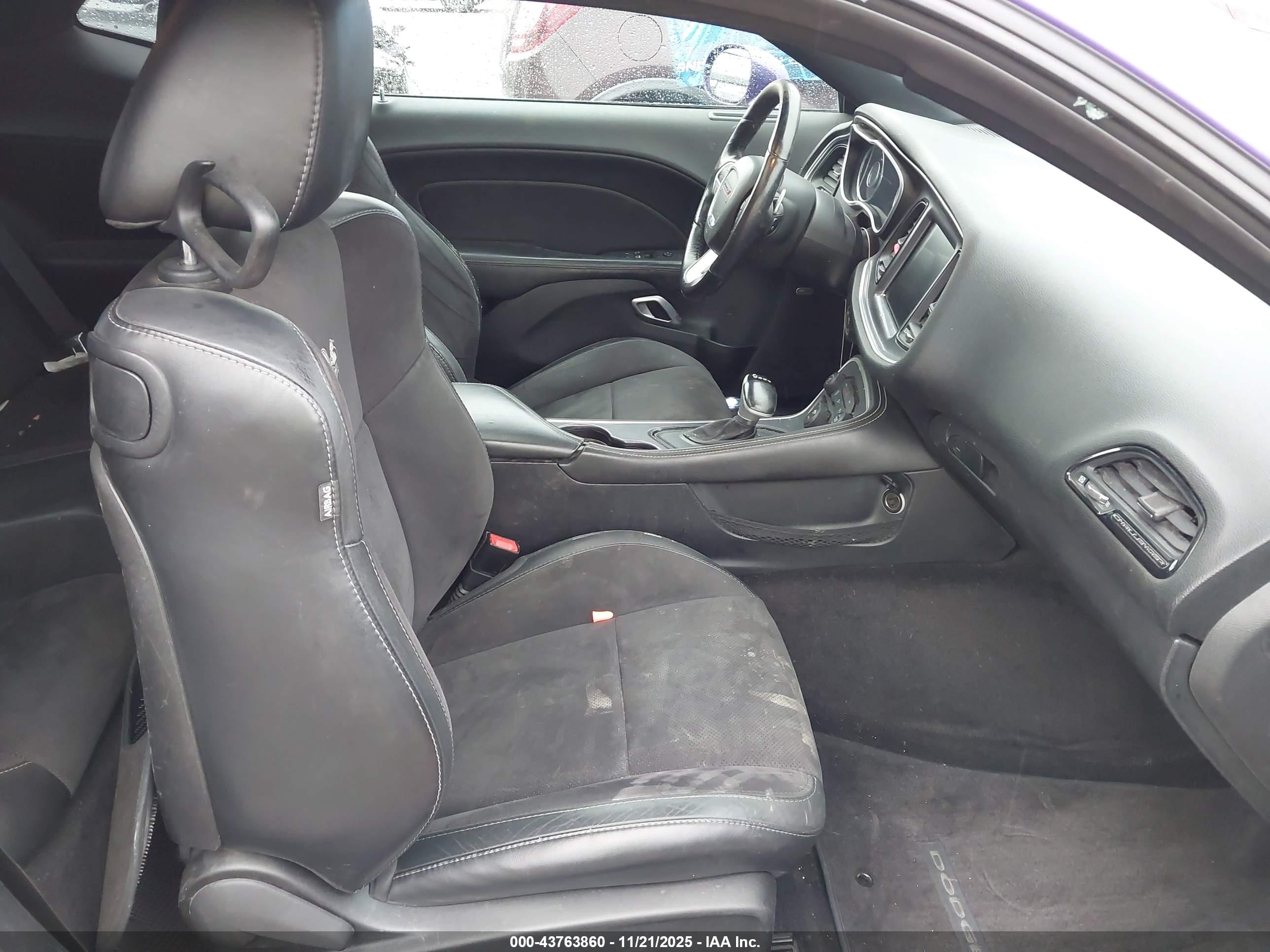 DODGE CHALLENGER image 5