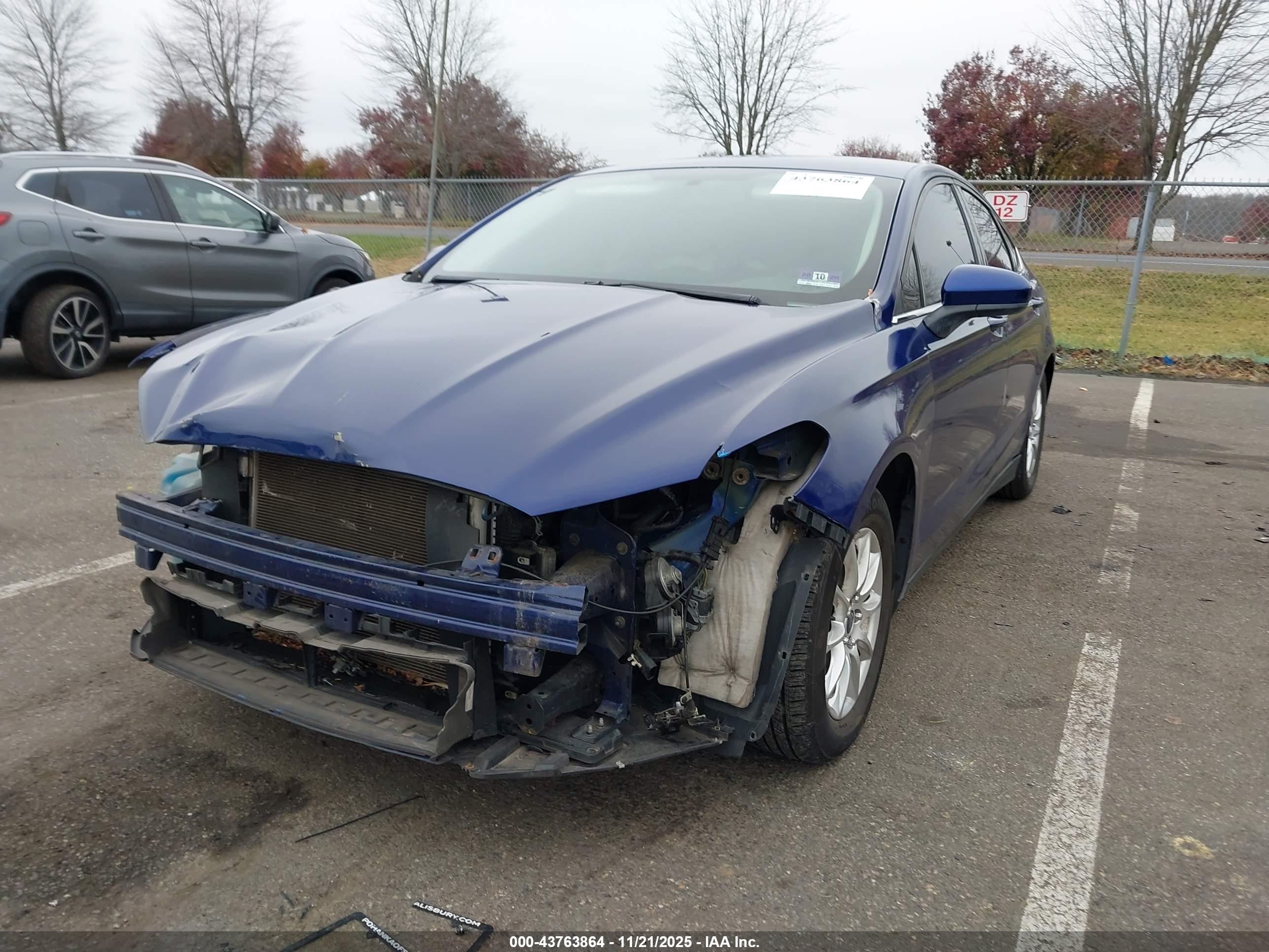 FORD FUSION image 2