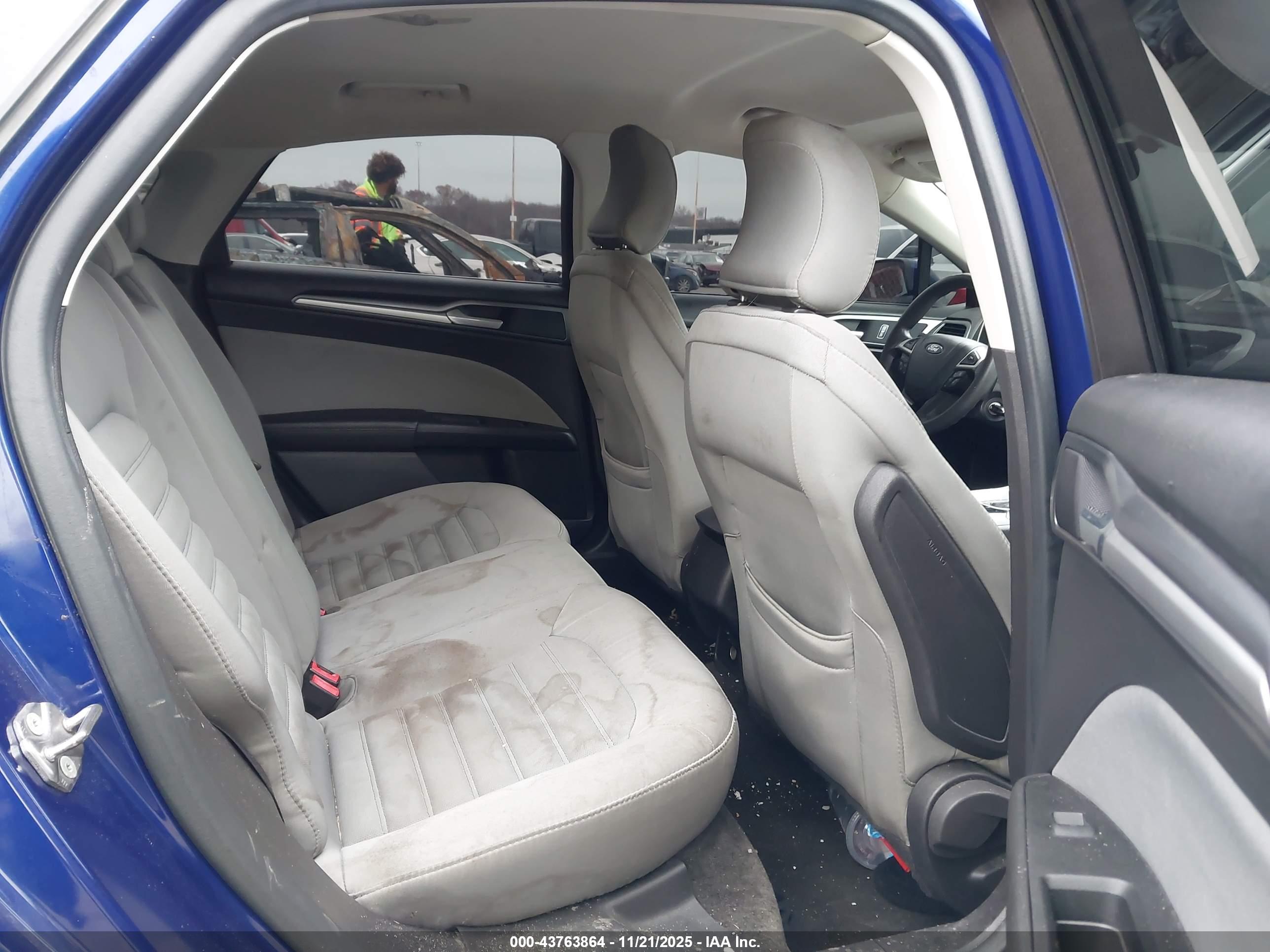 FORD FUSION image 8