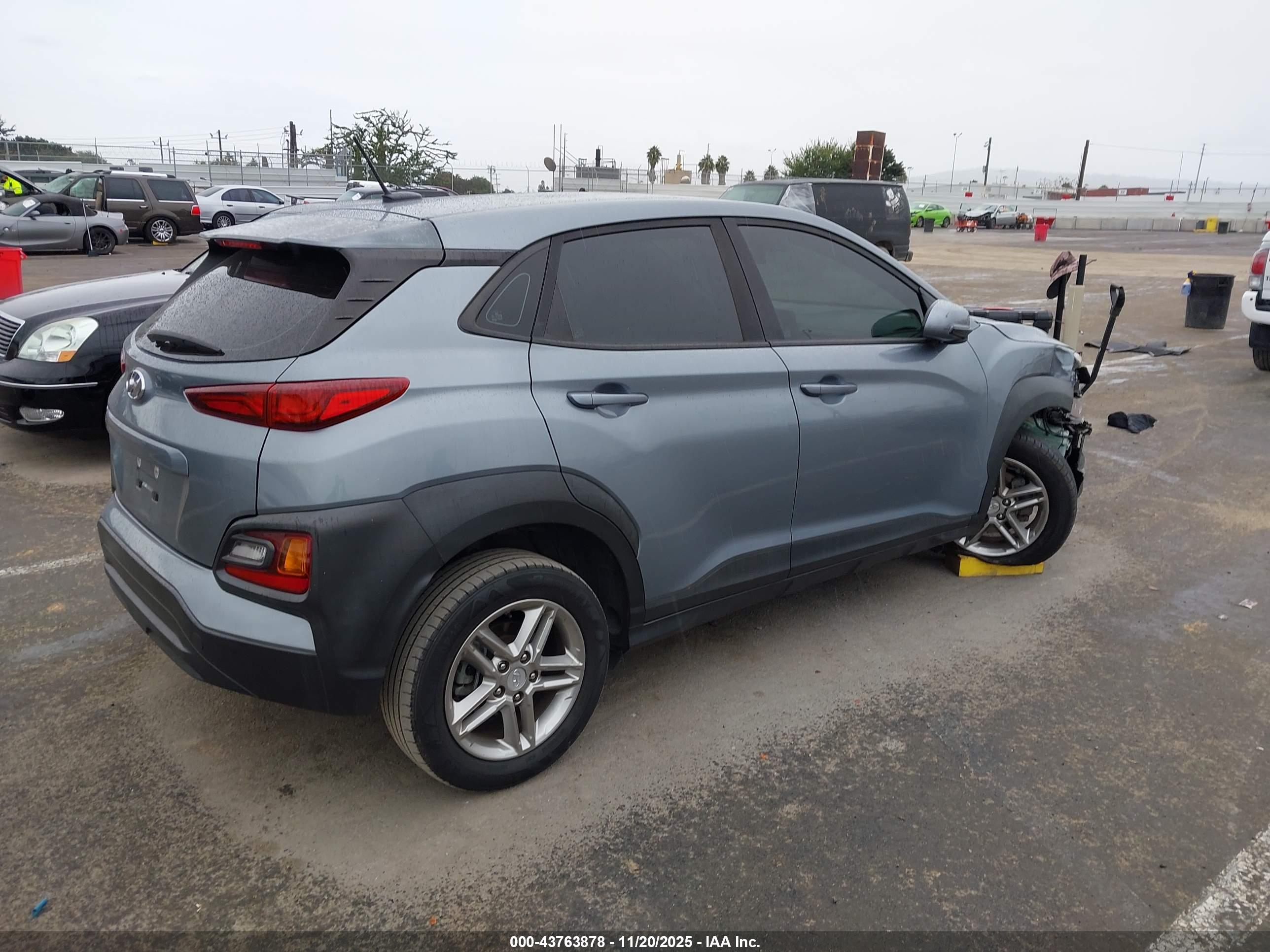 HYUNDAI KONA image 4