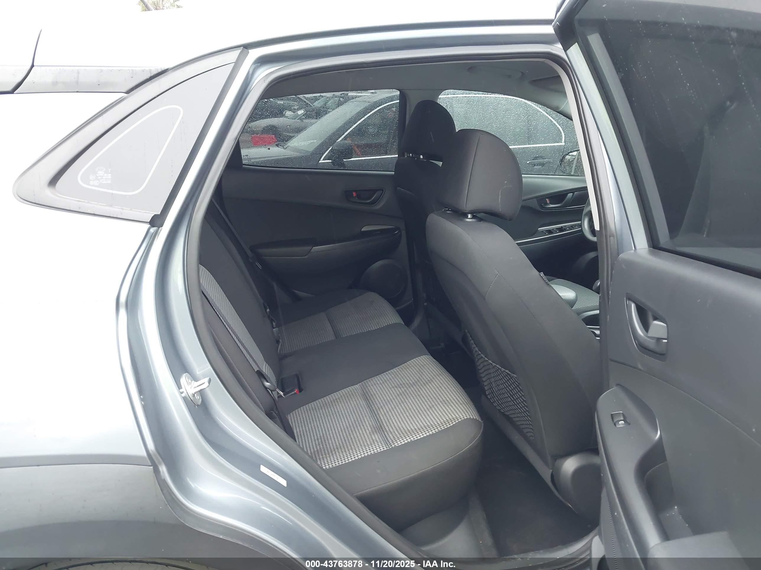 HYUNDAI KONA image 8