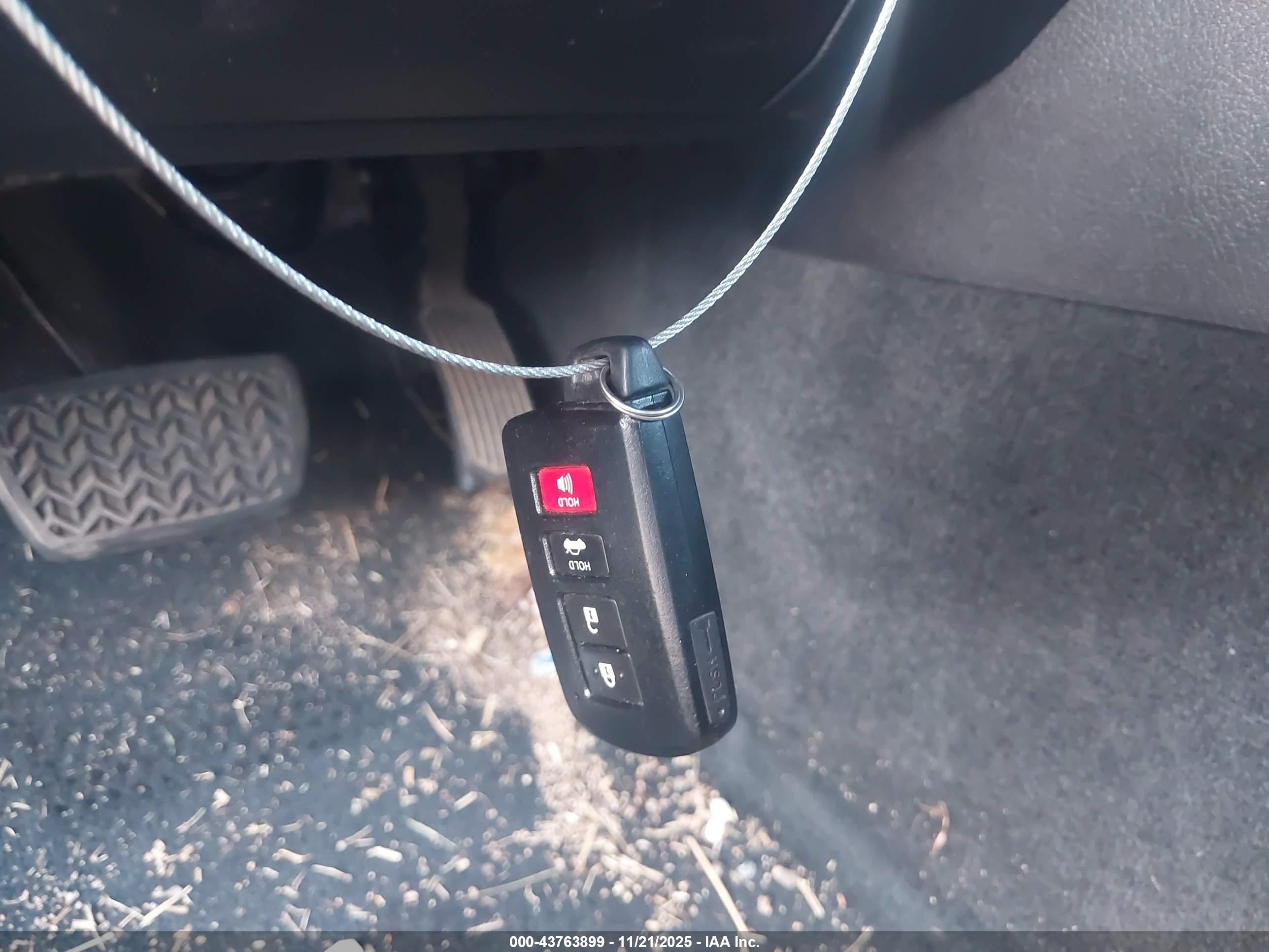 TOYOTA AVALON image 11
