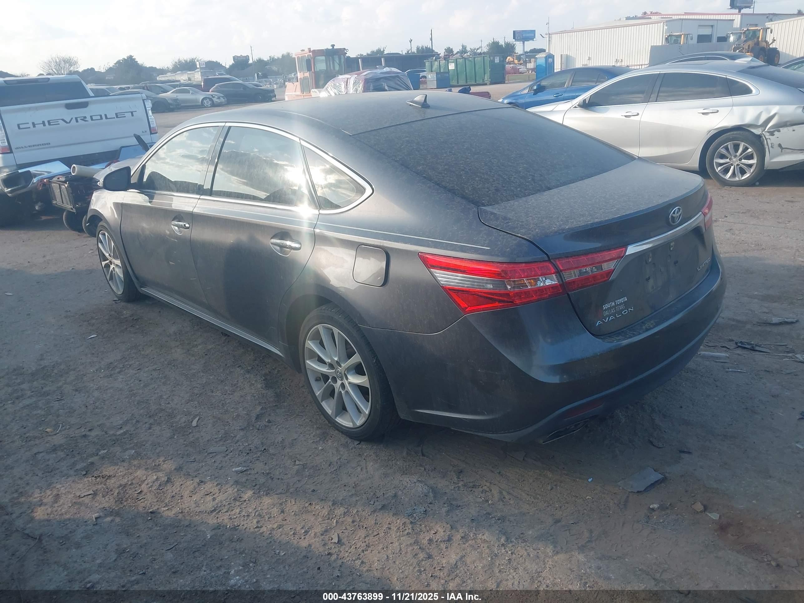 TOYOTA AVALON image 3