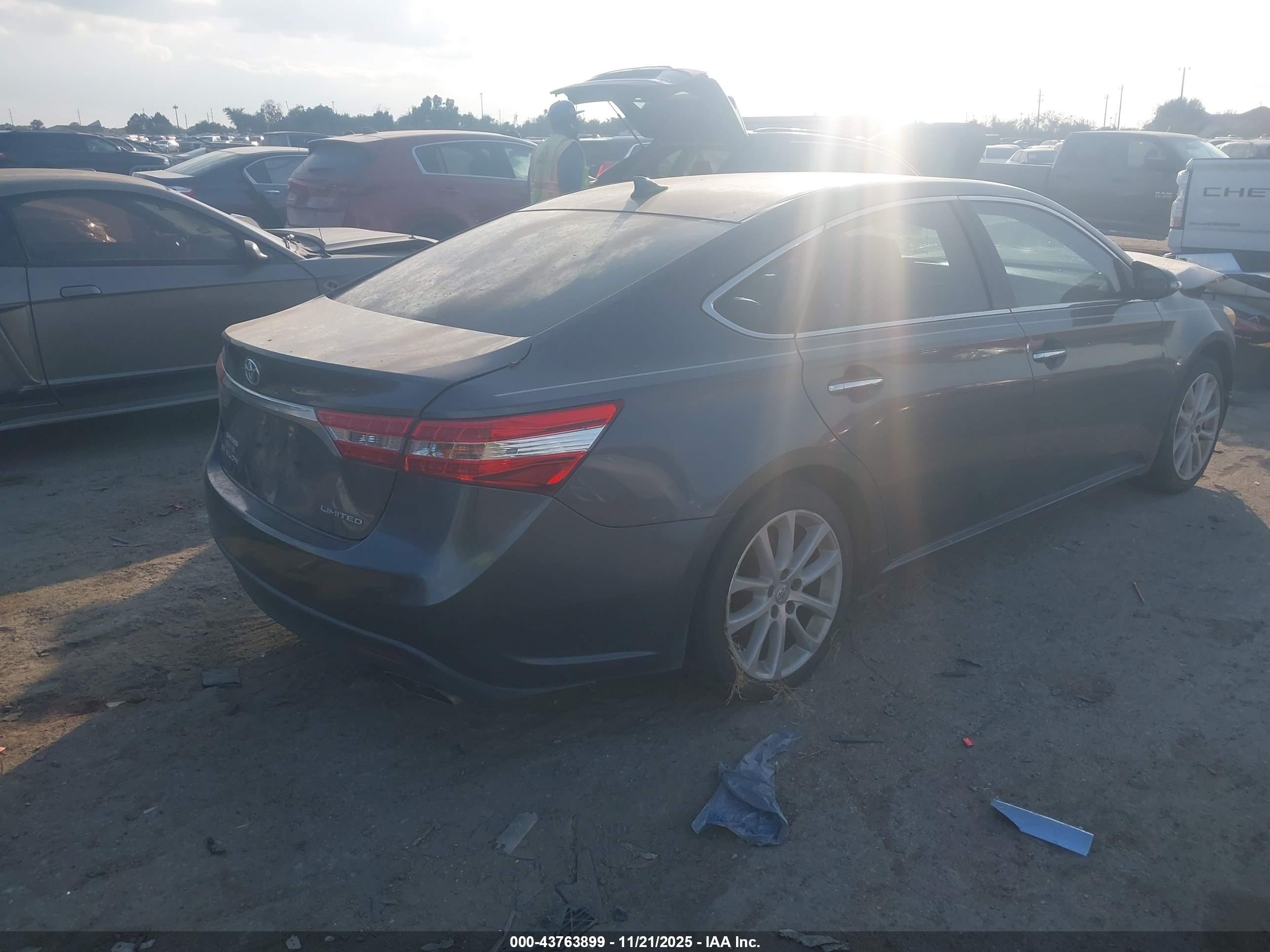 TOYOTA AVALON image 4
