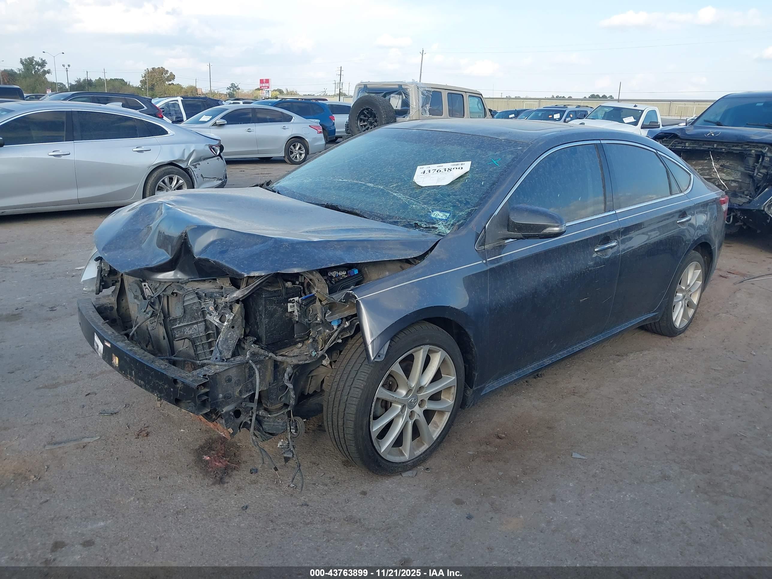 TOYOTA AVALON image 6