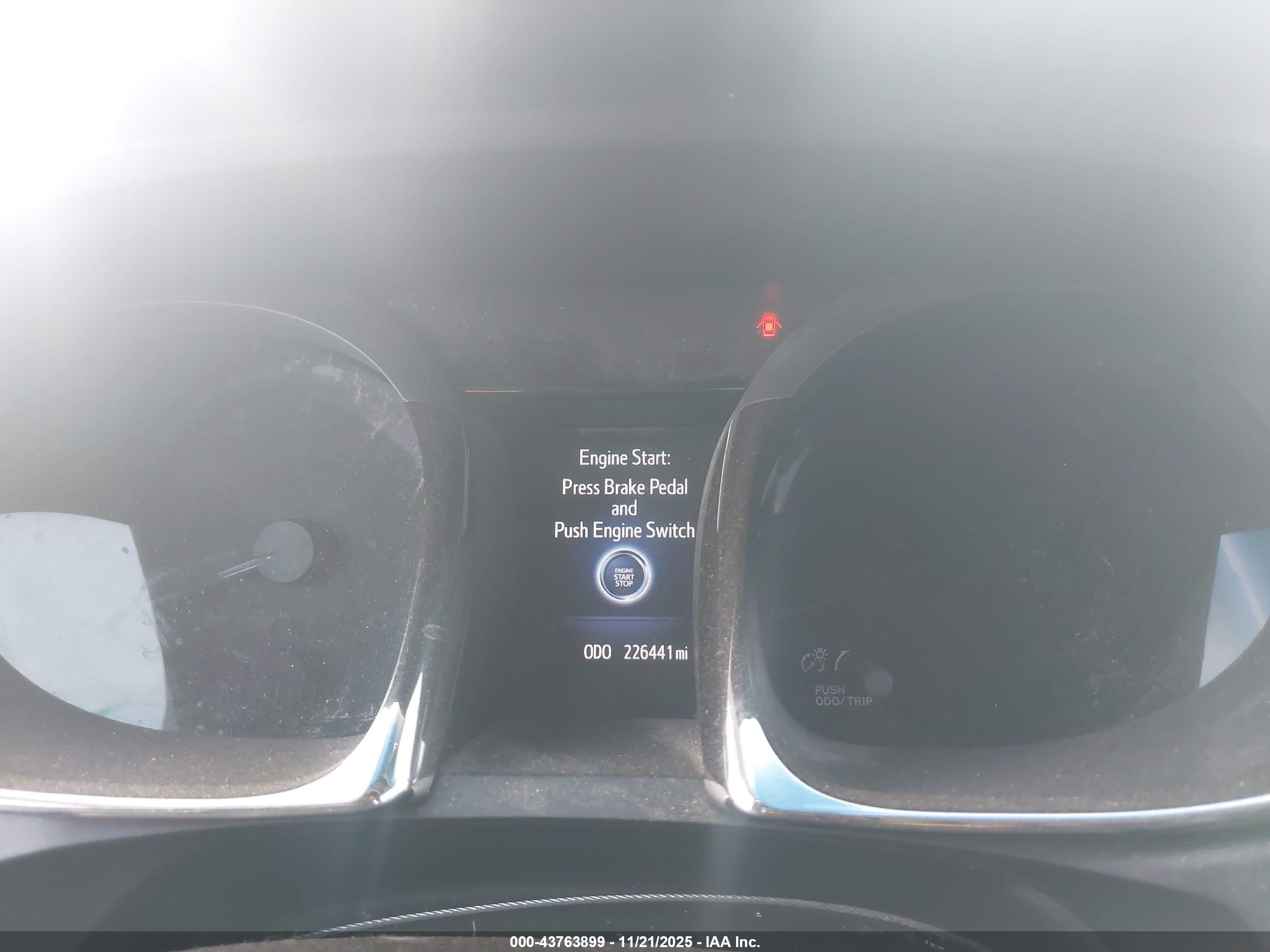 TOYOTA AVALON image 7