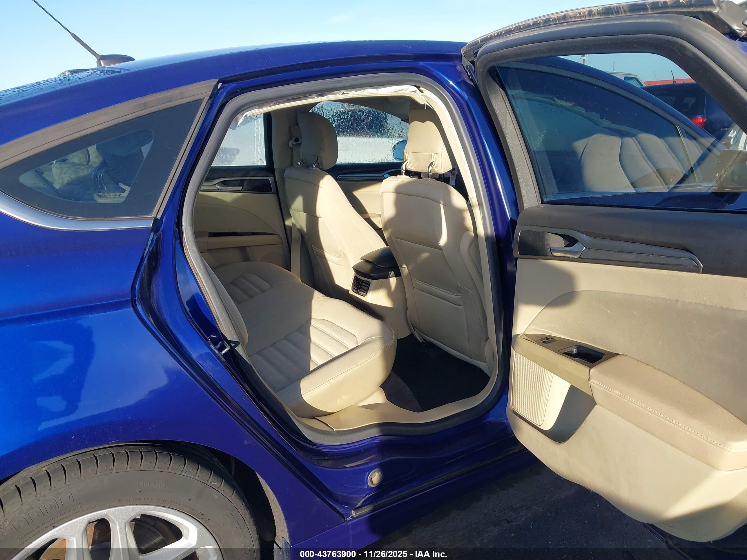 FORD FUSION image 8
