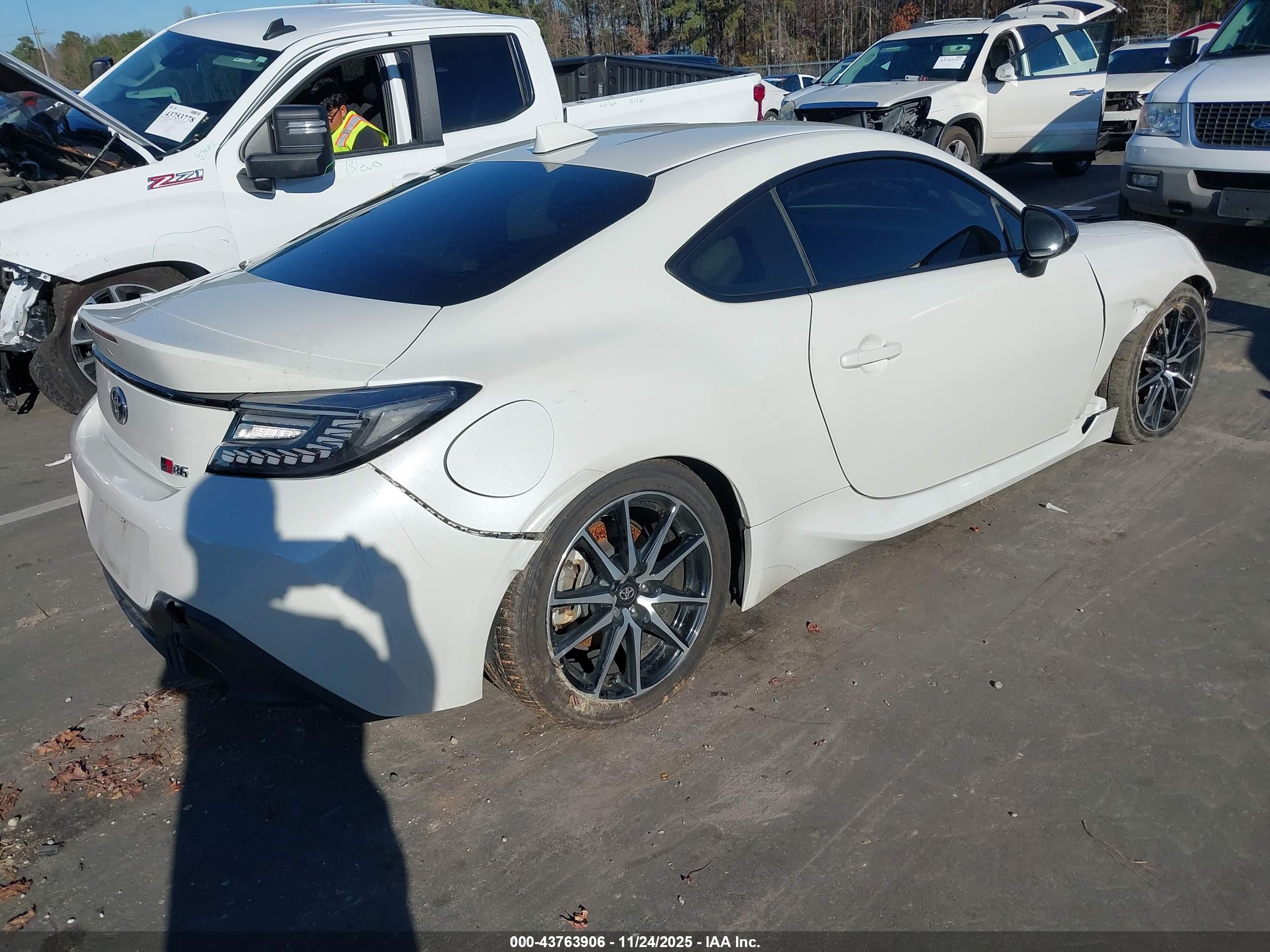 TOYOTA GR86 image 4
