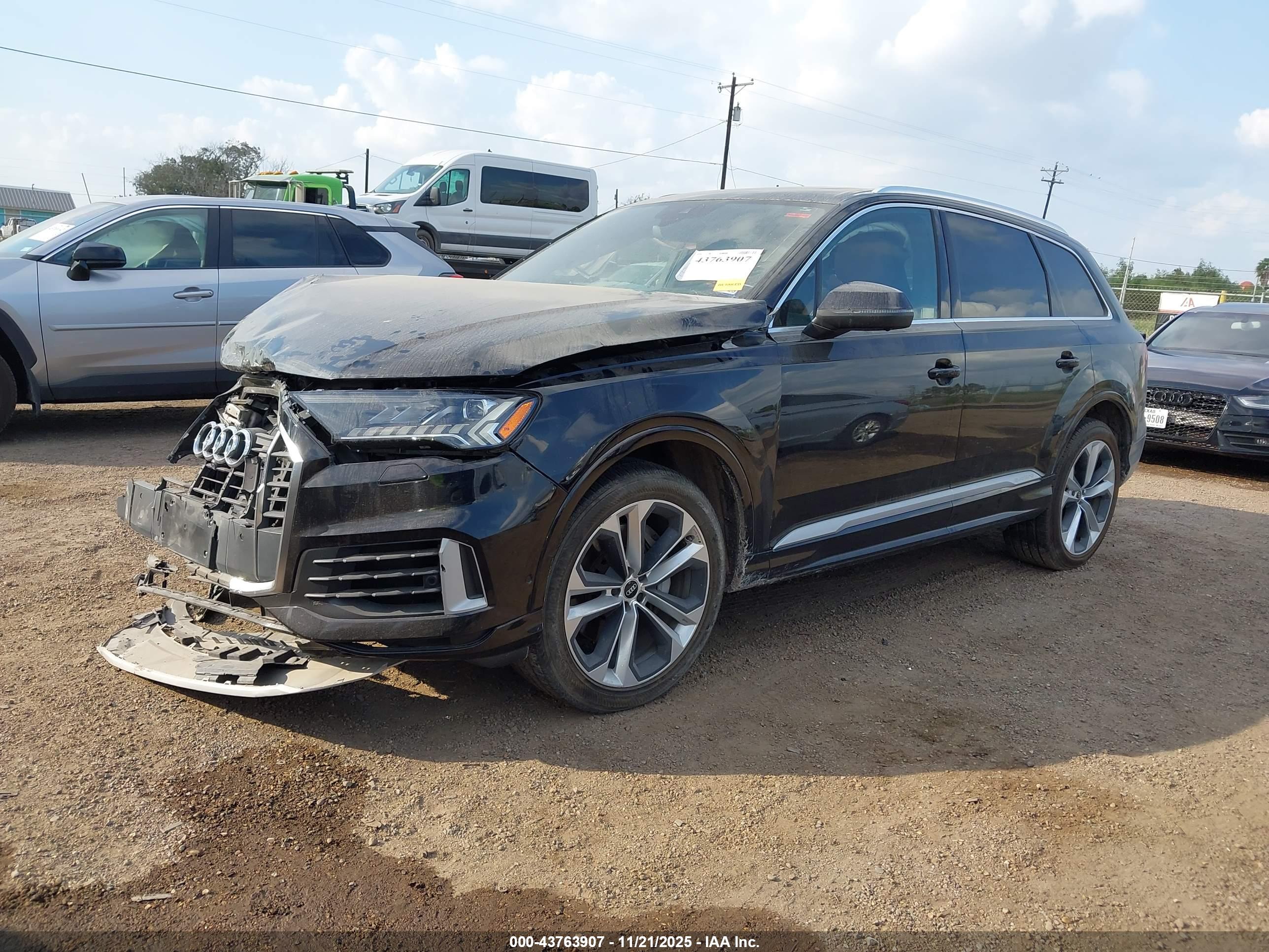 AUDI Q7 image 2