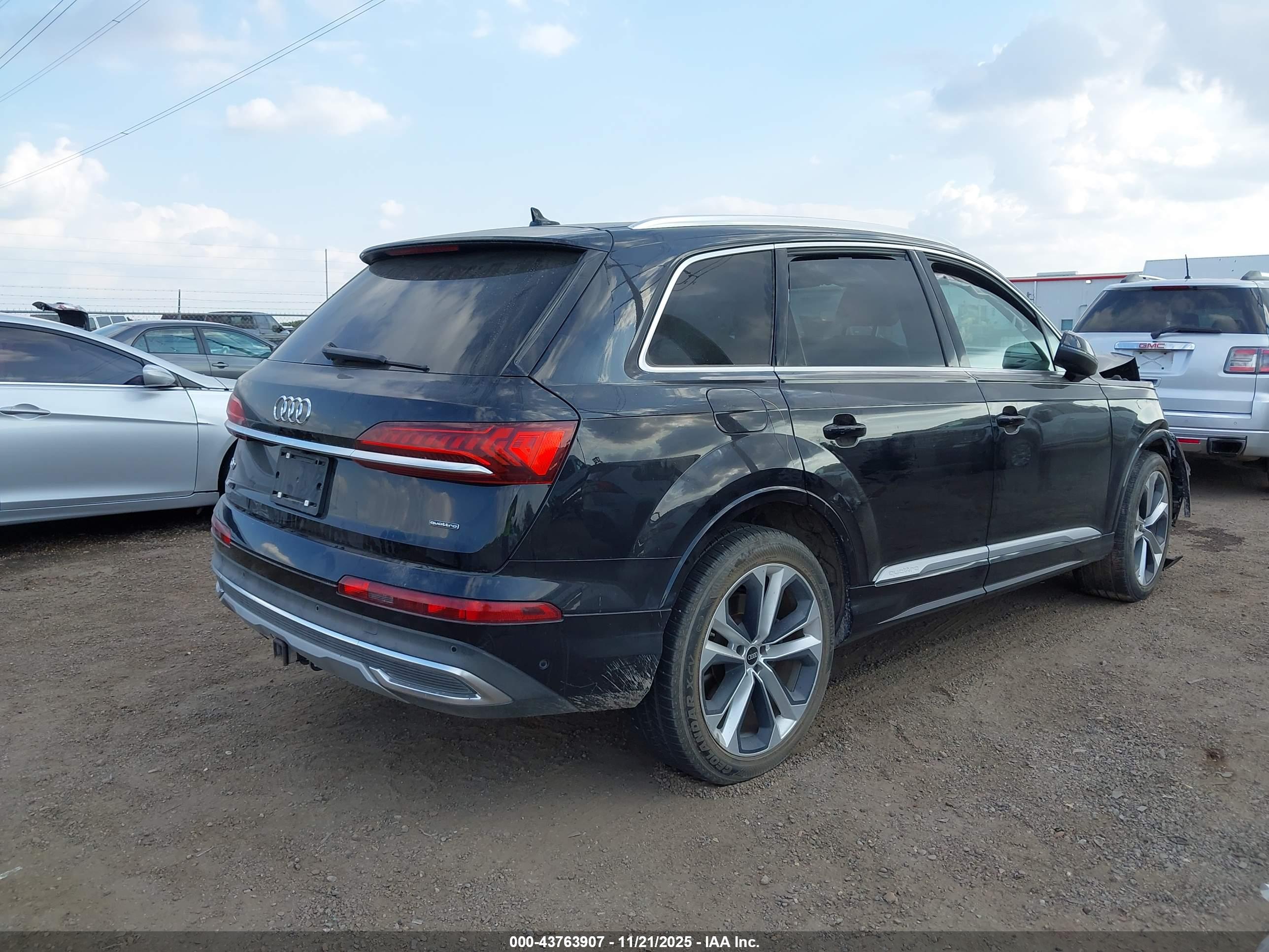 AUDI Q7 image 4