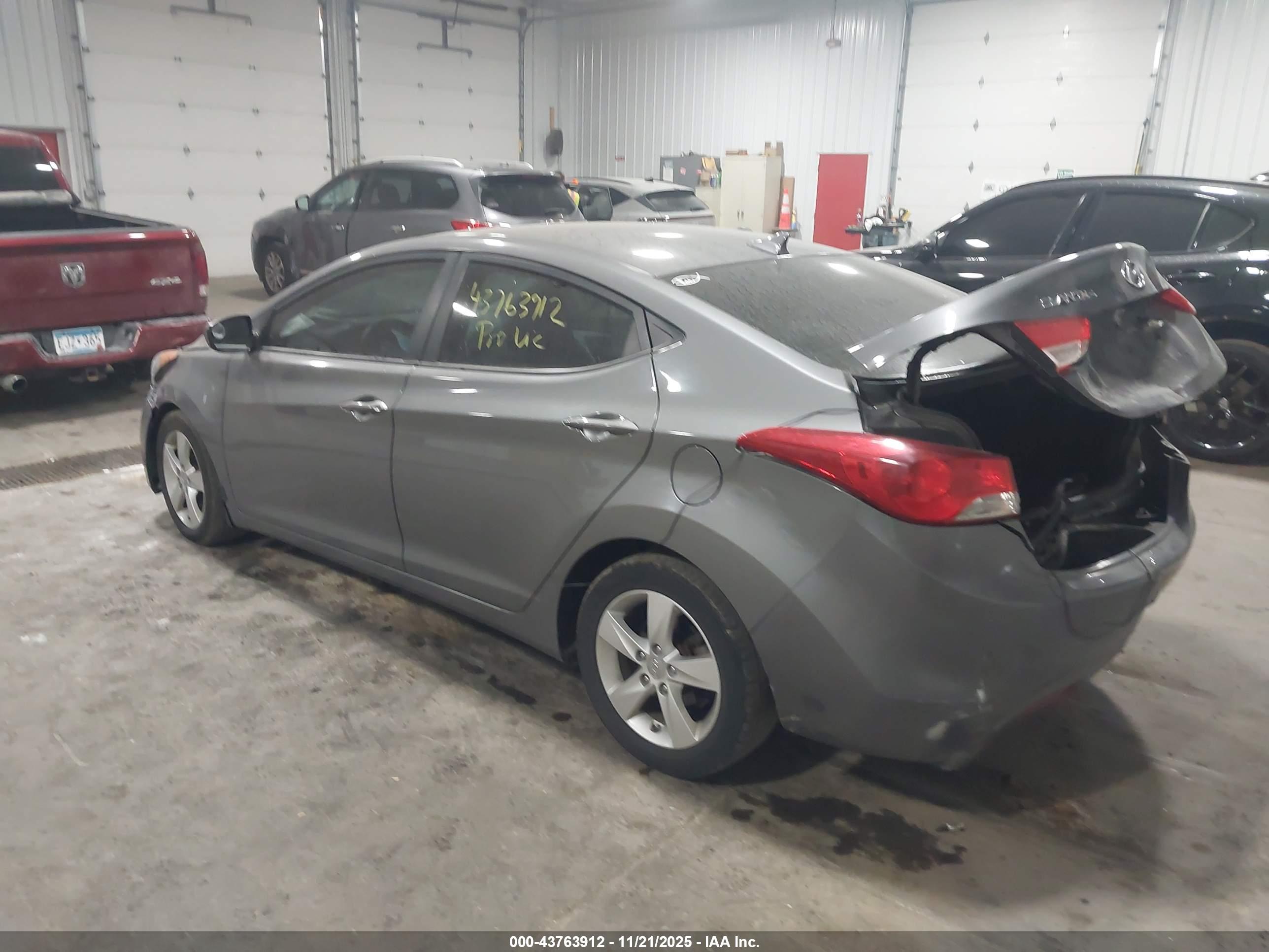 HYUNDAI ELANTRA image 3