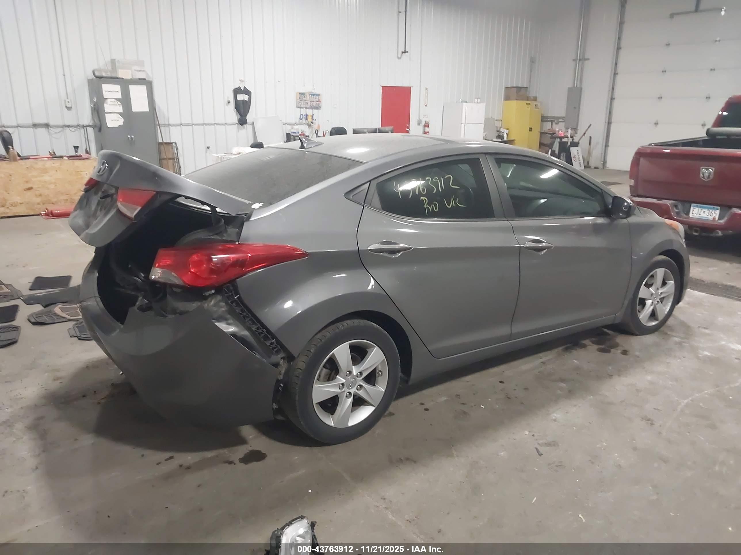 HYUNDAI ELANTRA image 4