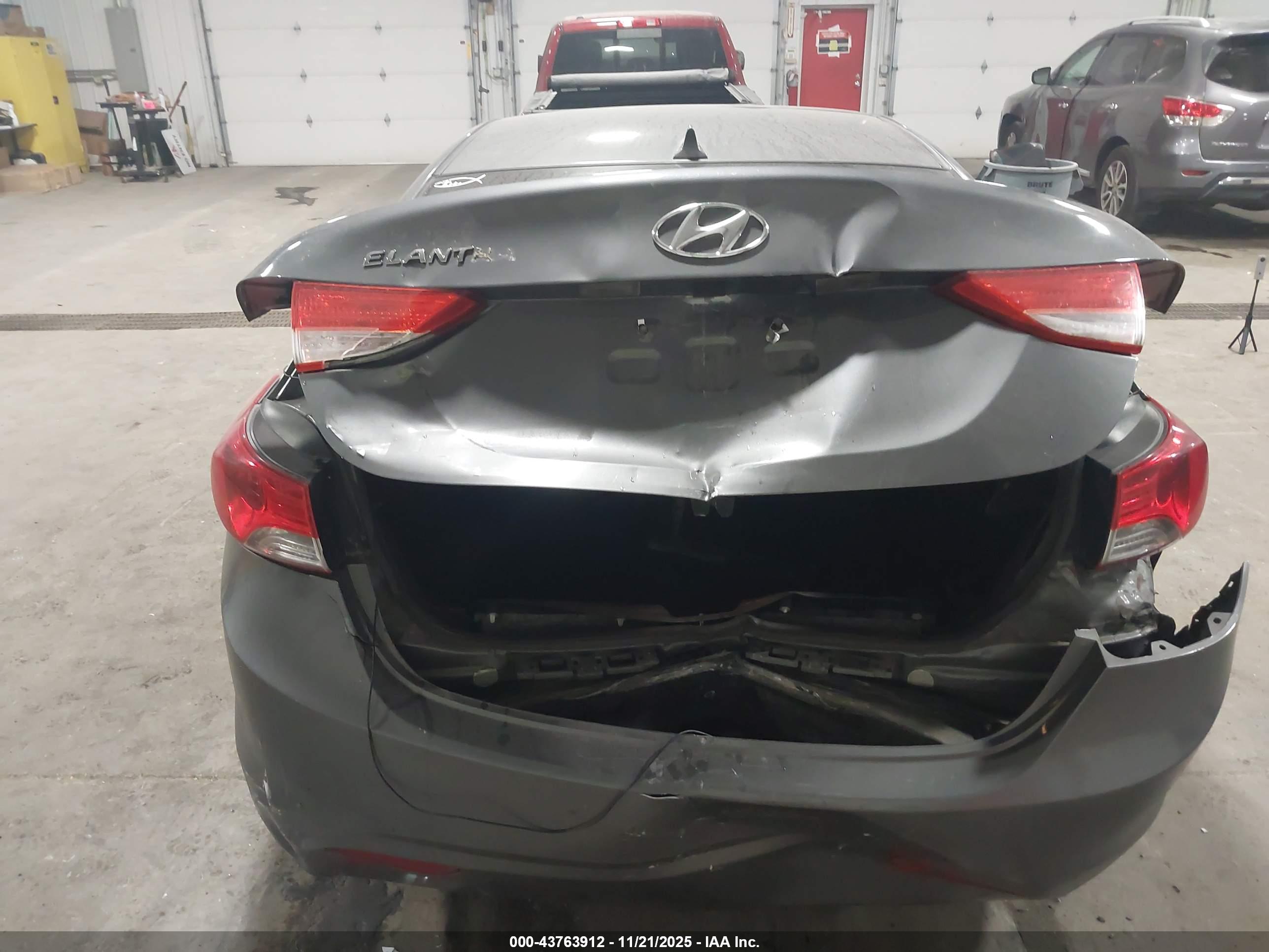 HYUNDAI ELANTRA image 6