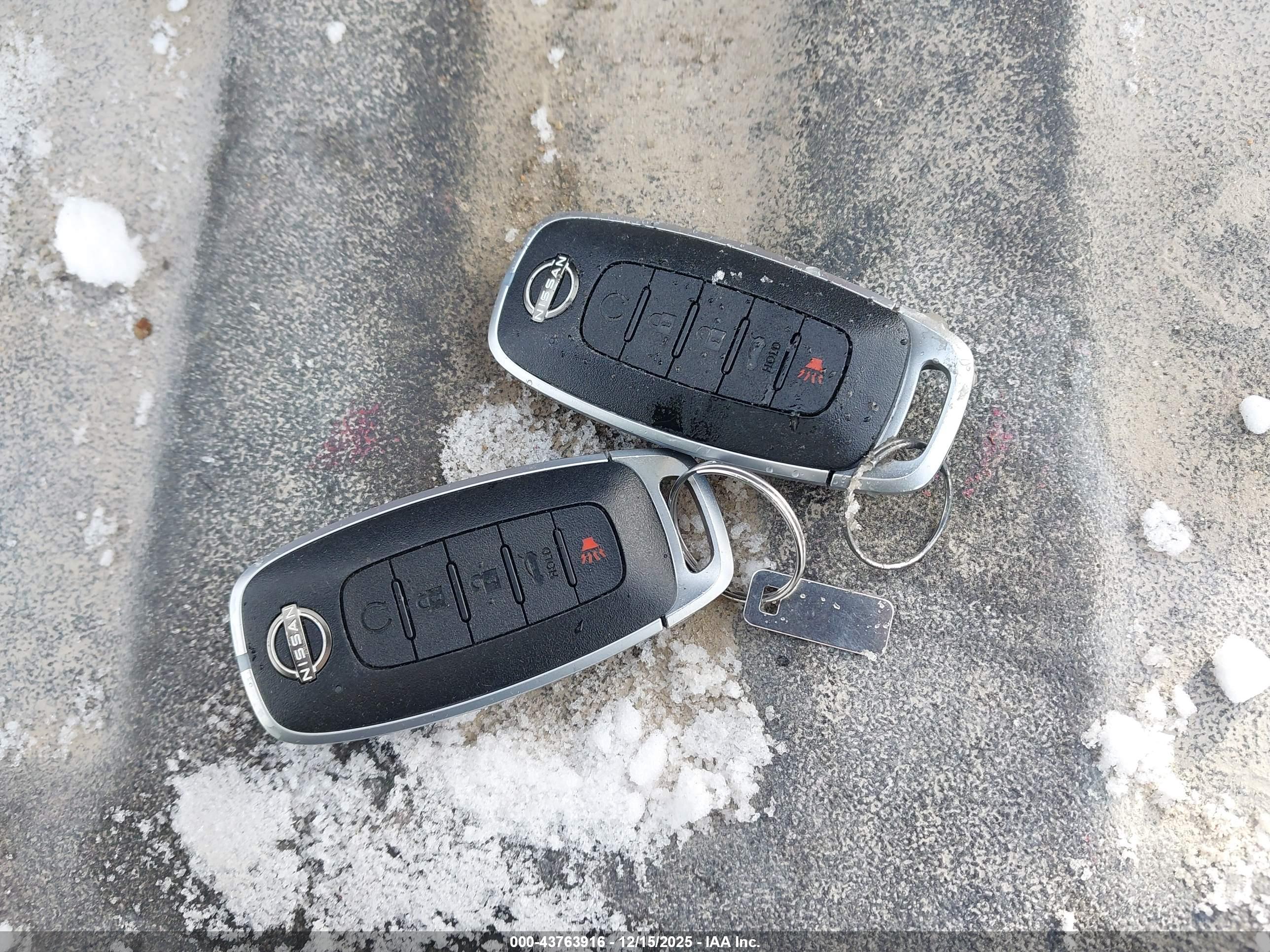 NISSAN ROGUE image 11