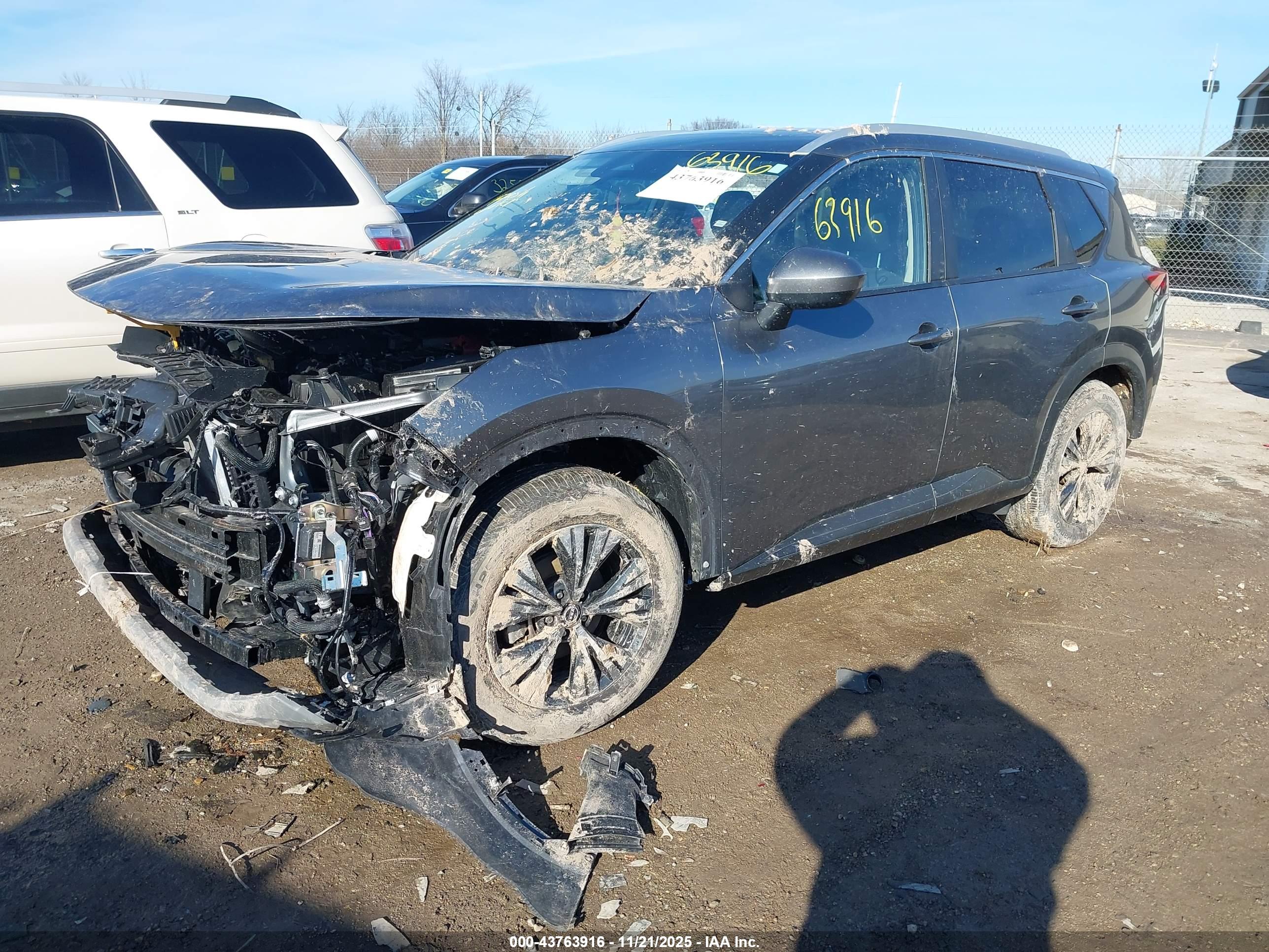 NISSAN ROGUE image 2