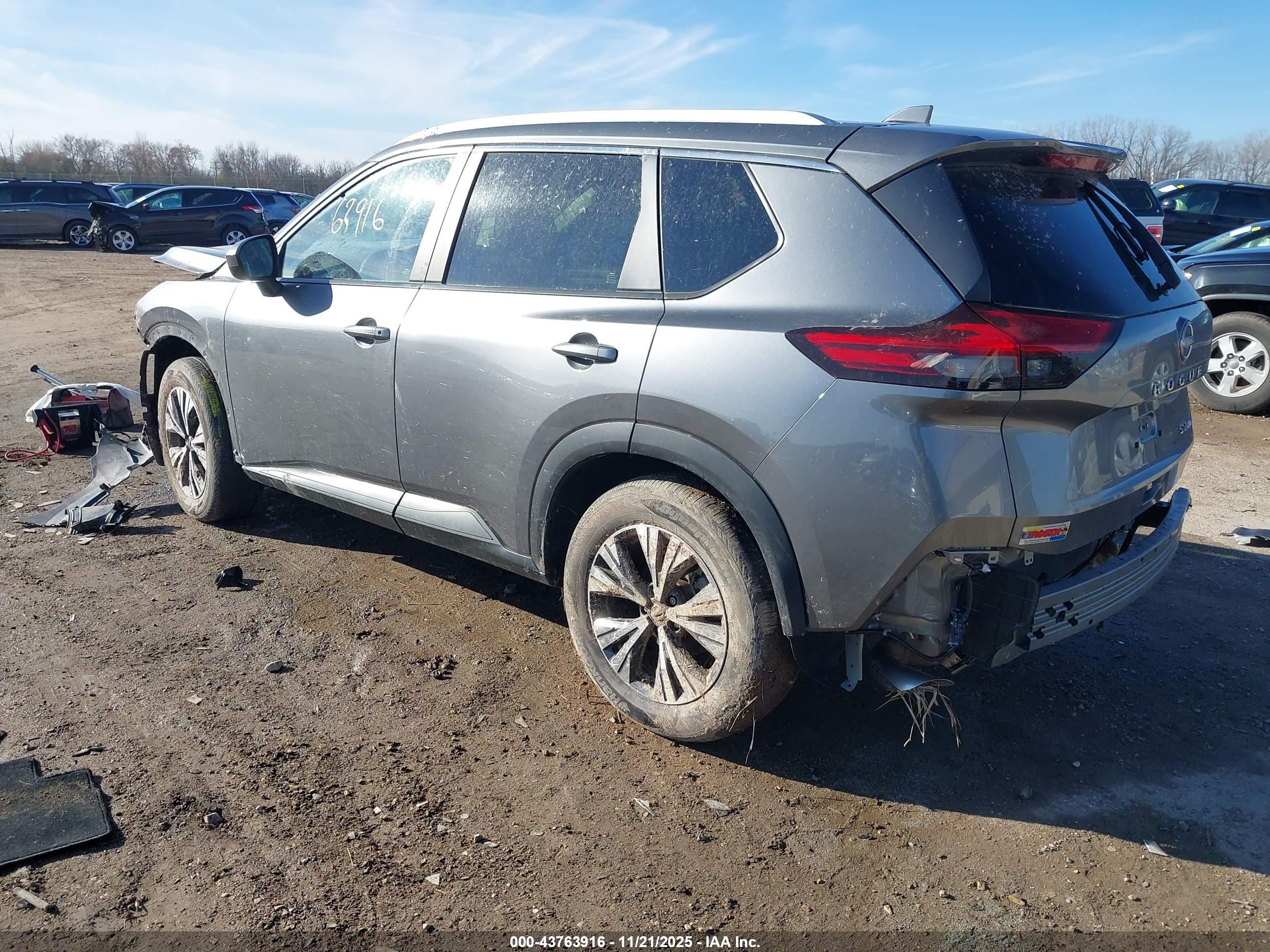 NISSAN ROGUE image 3