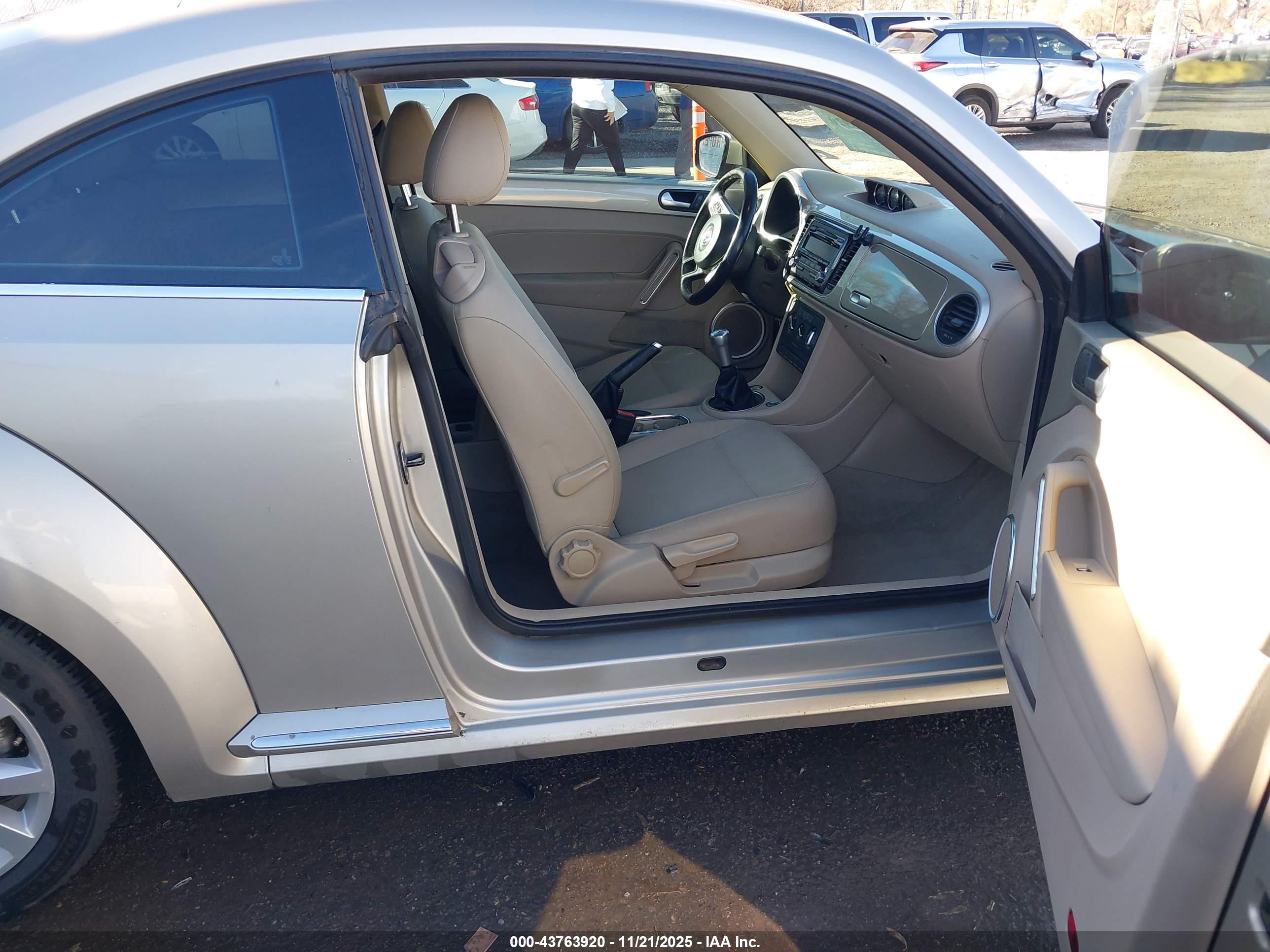VOLKSWAGEN BEETLE image 5