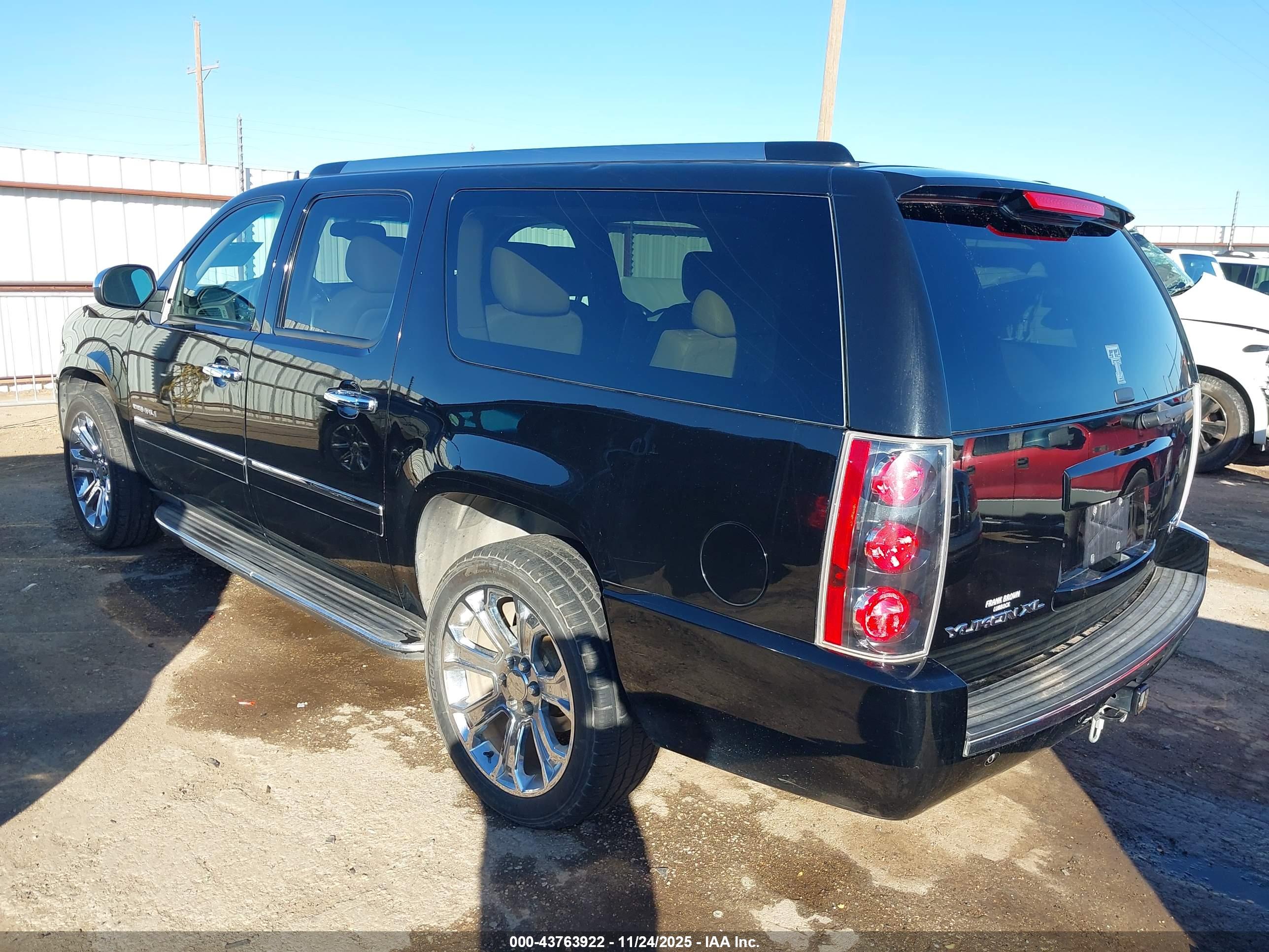 GMC YUKON image 3