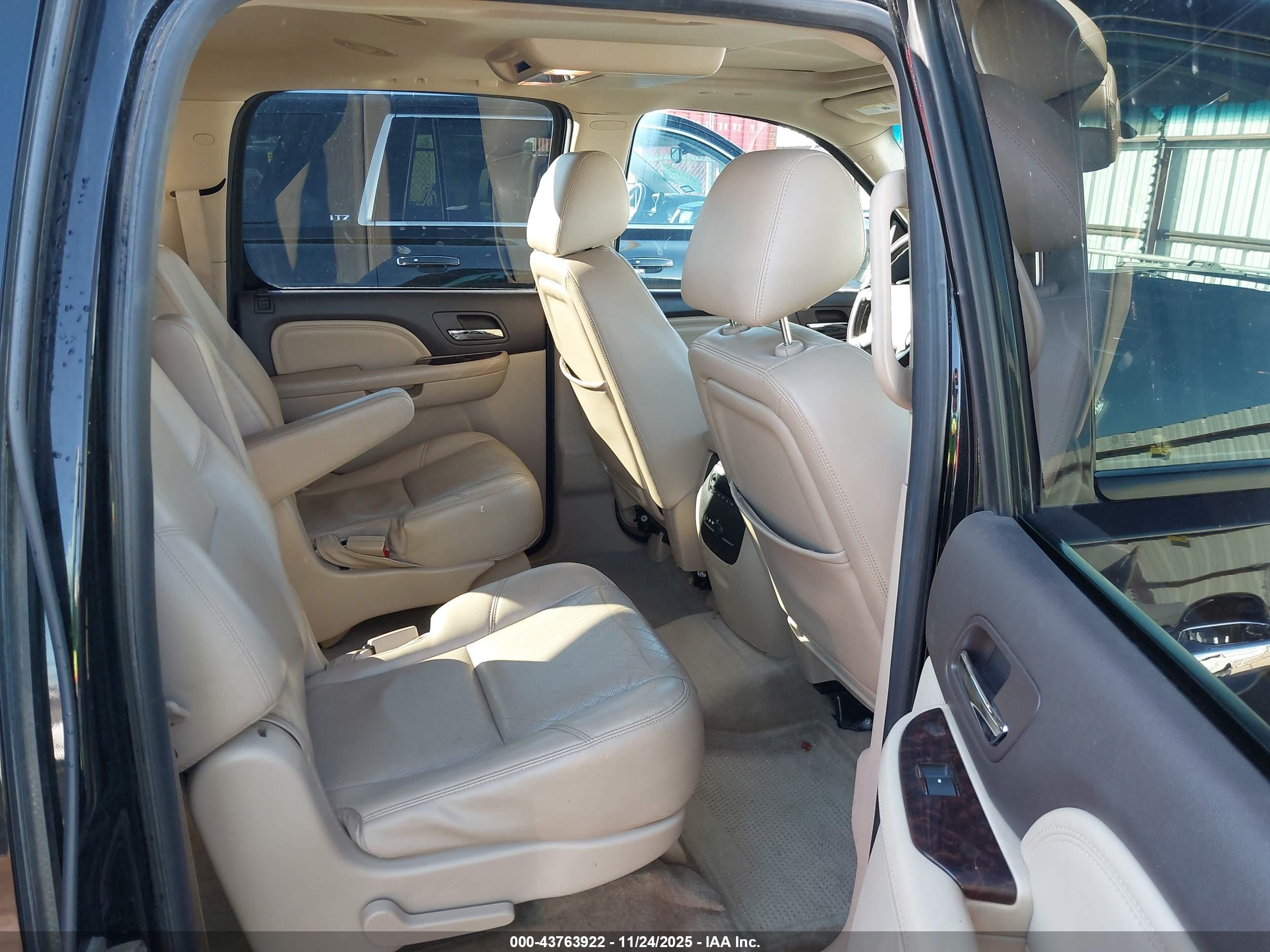 GMC YUKON image 8