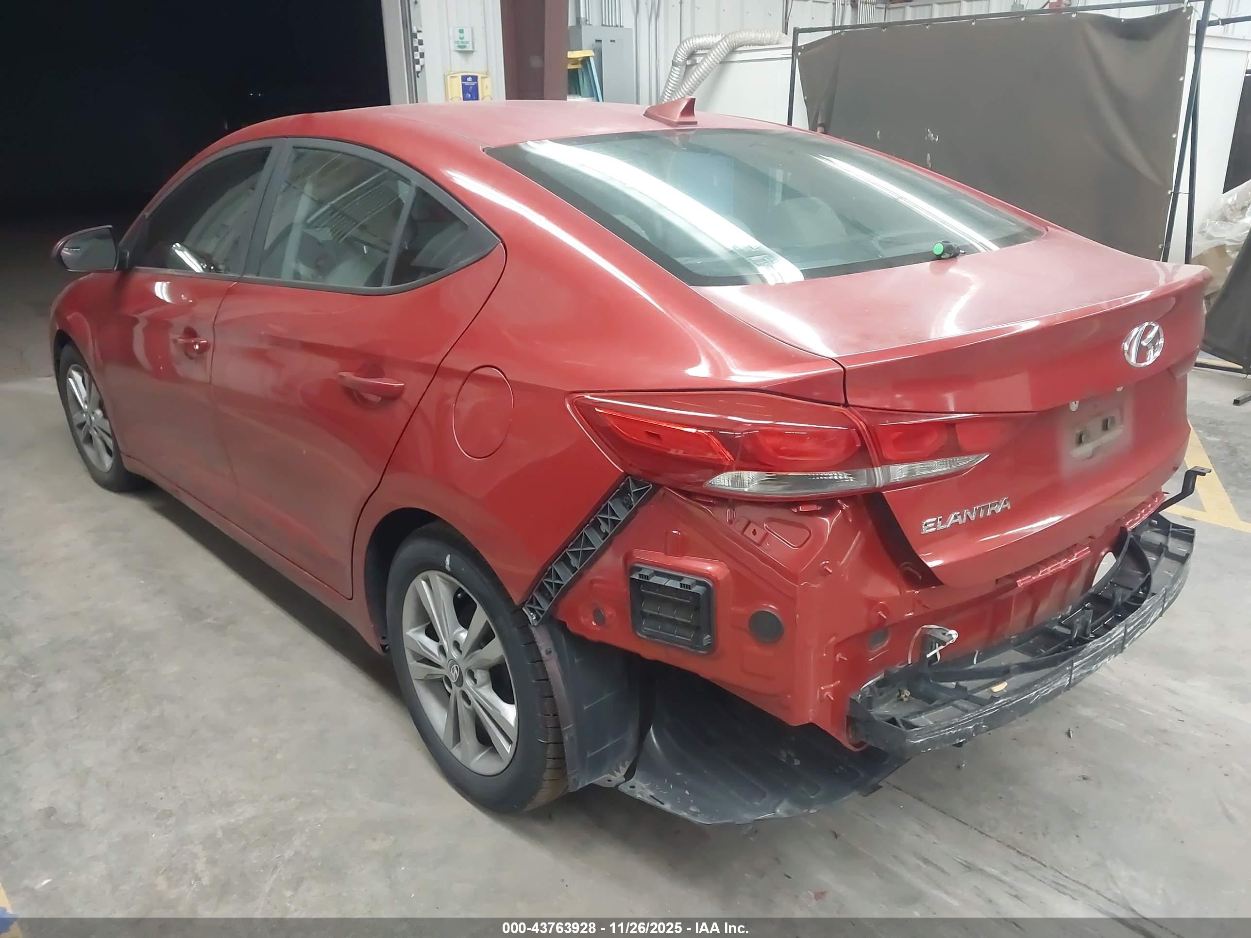 HYUNDAI ELANTRA image 3