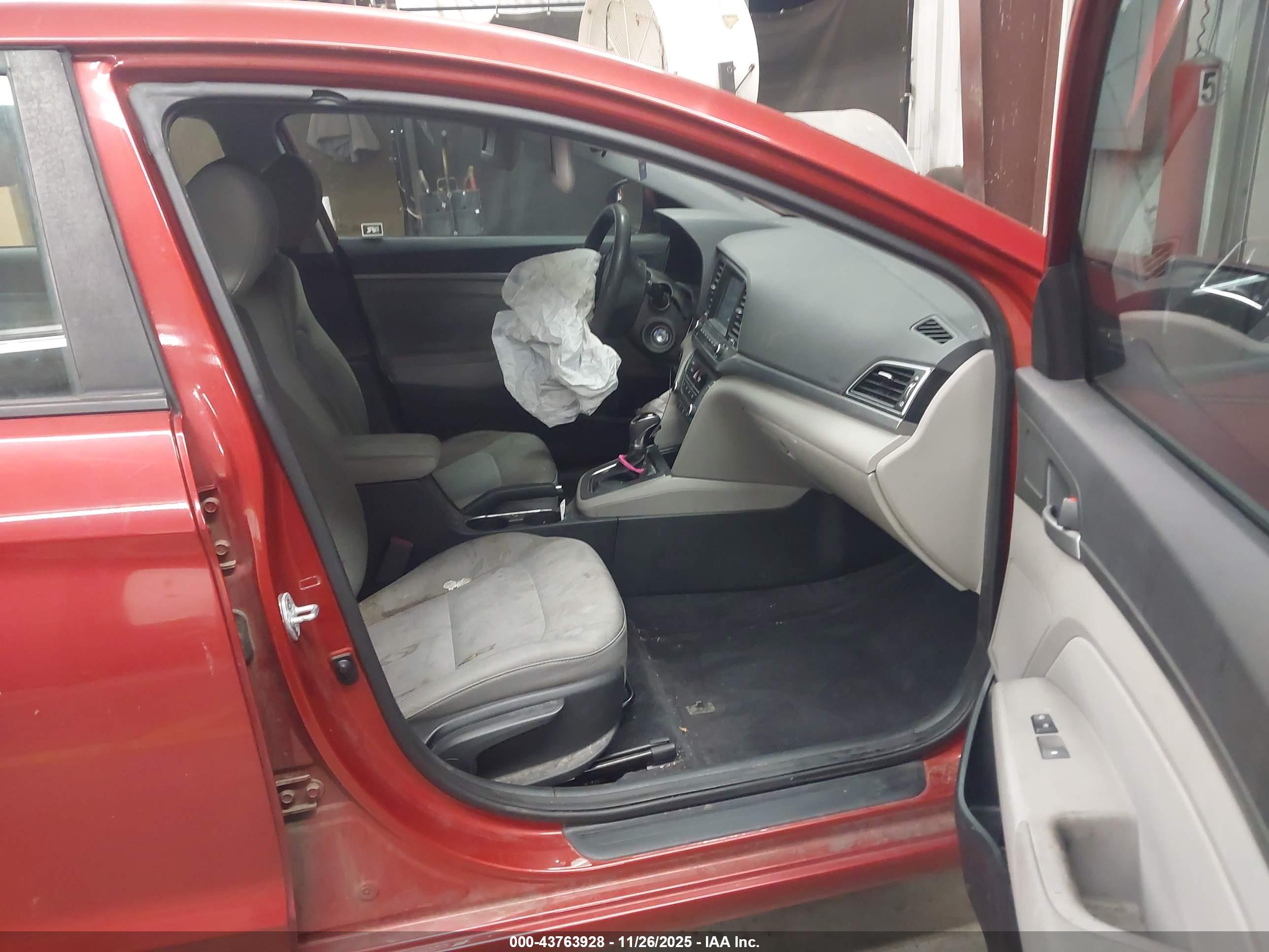 HYUNDAI ELANTRA image 5