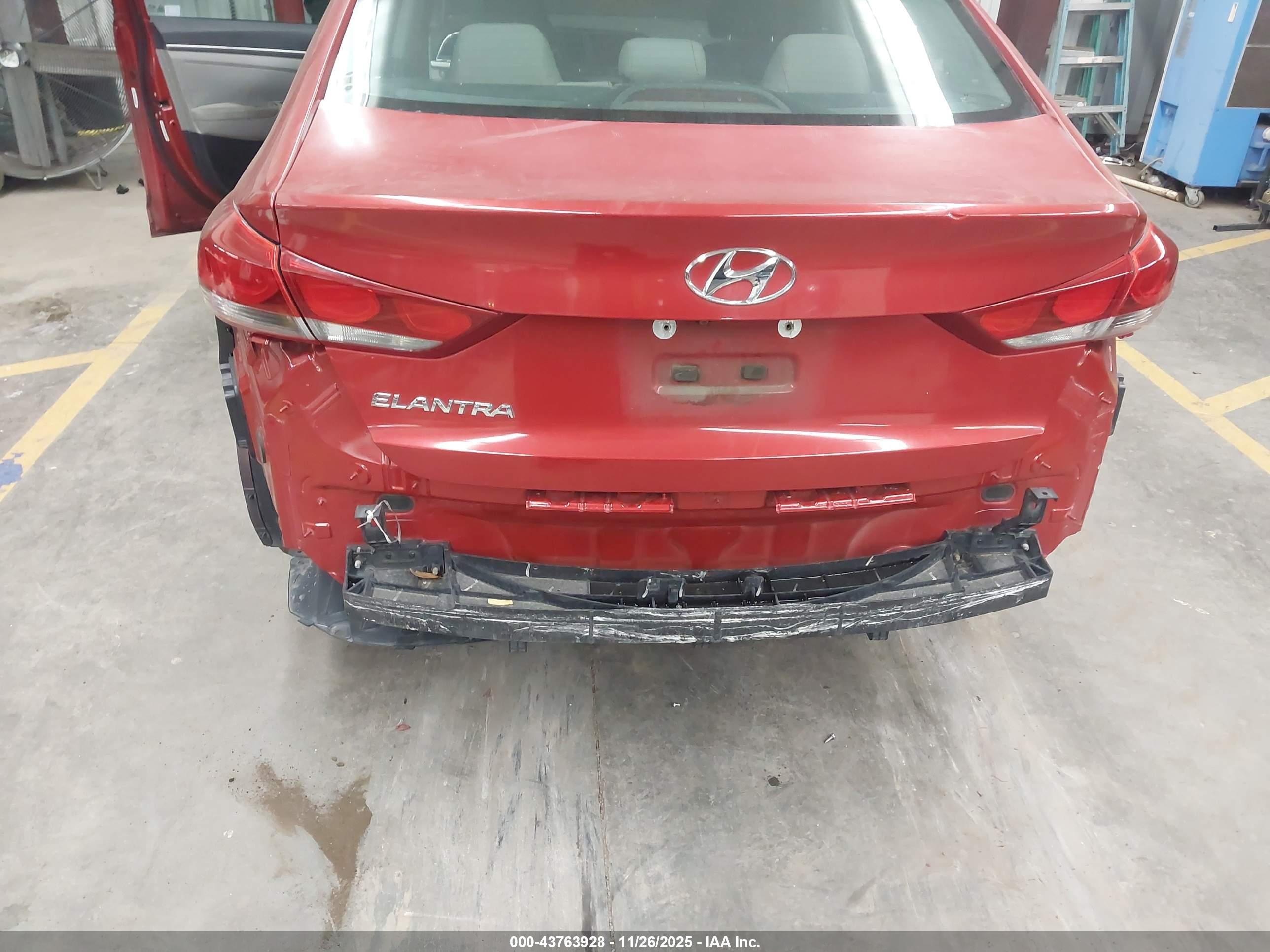 HYUNDAI ELANTRA image 6