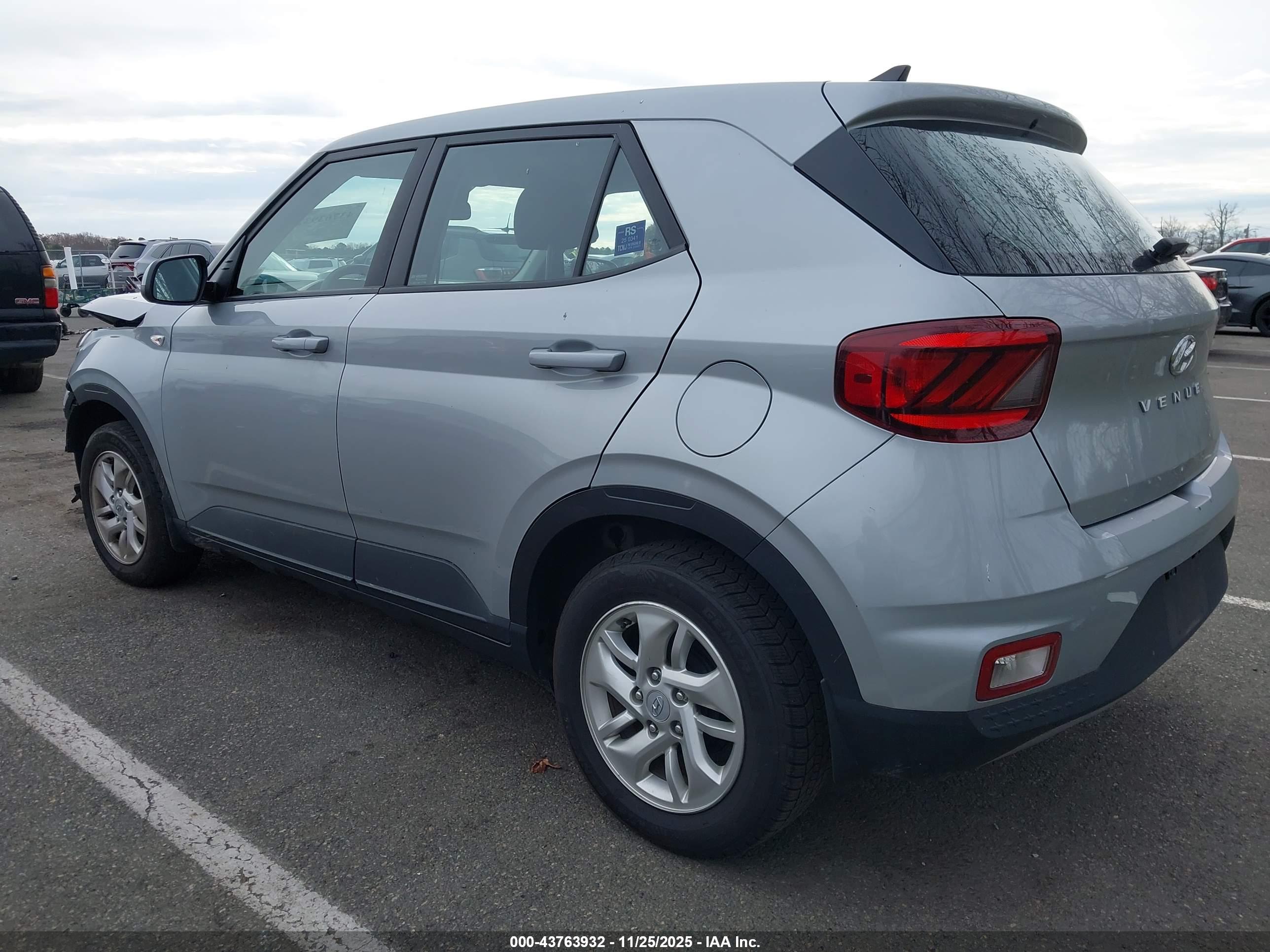 HYUNDAI VENUE image 3