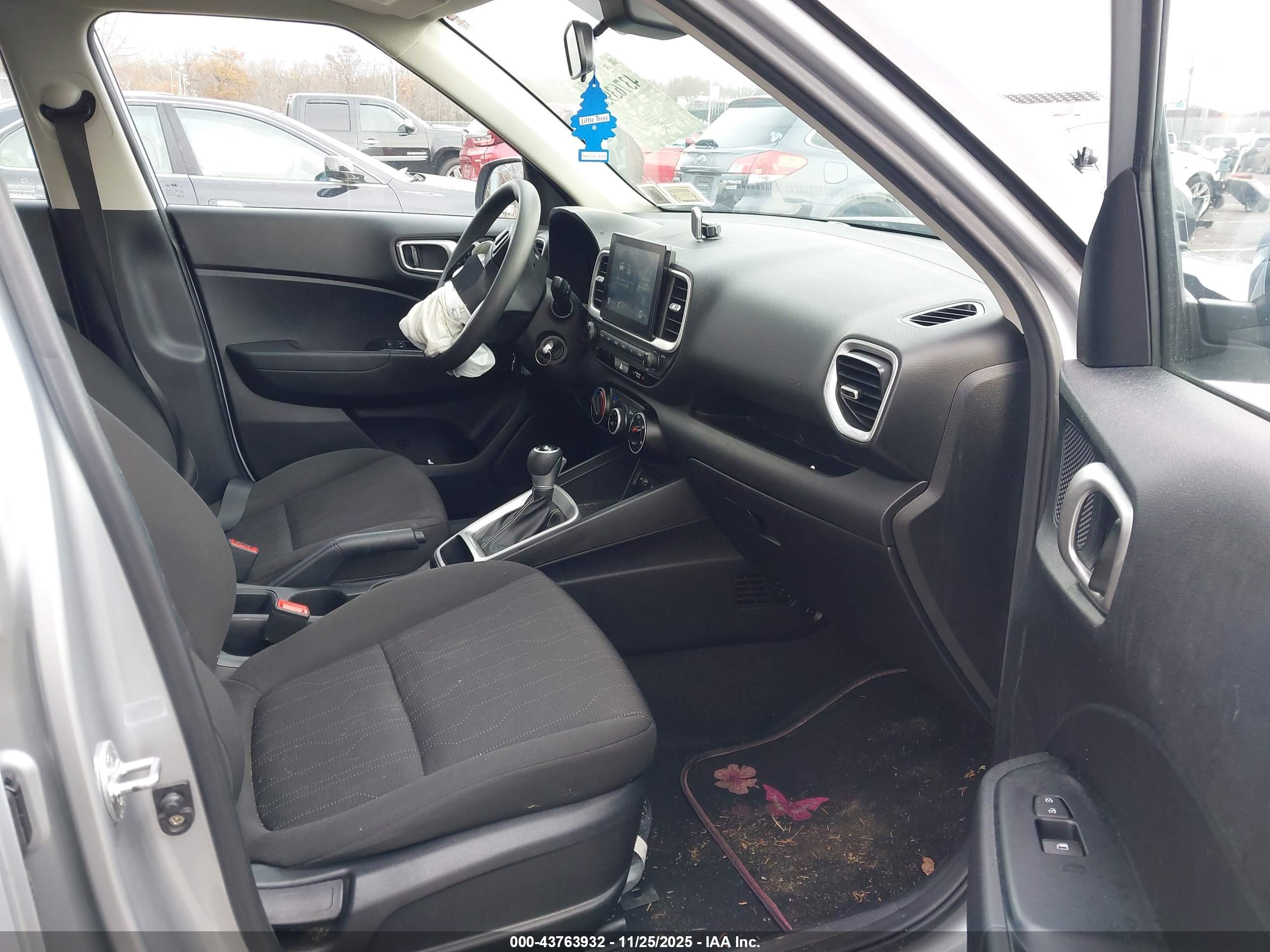 HYUNDAI VENUE image 5