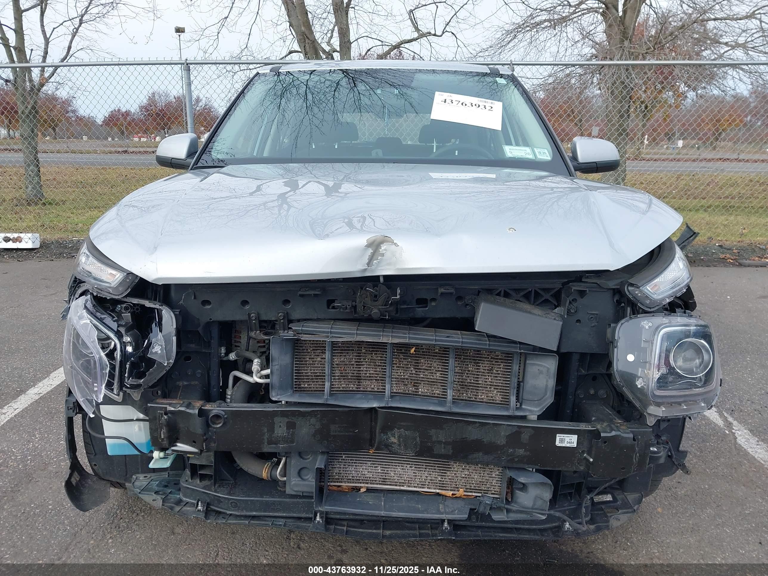 HYUNDAI VENUE image 6
