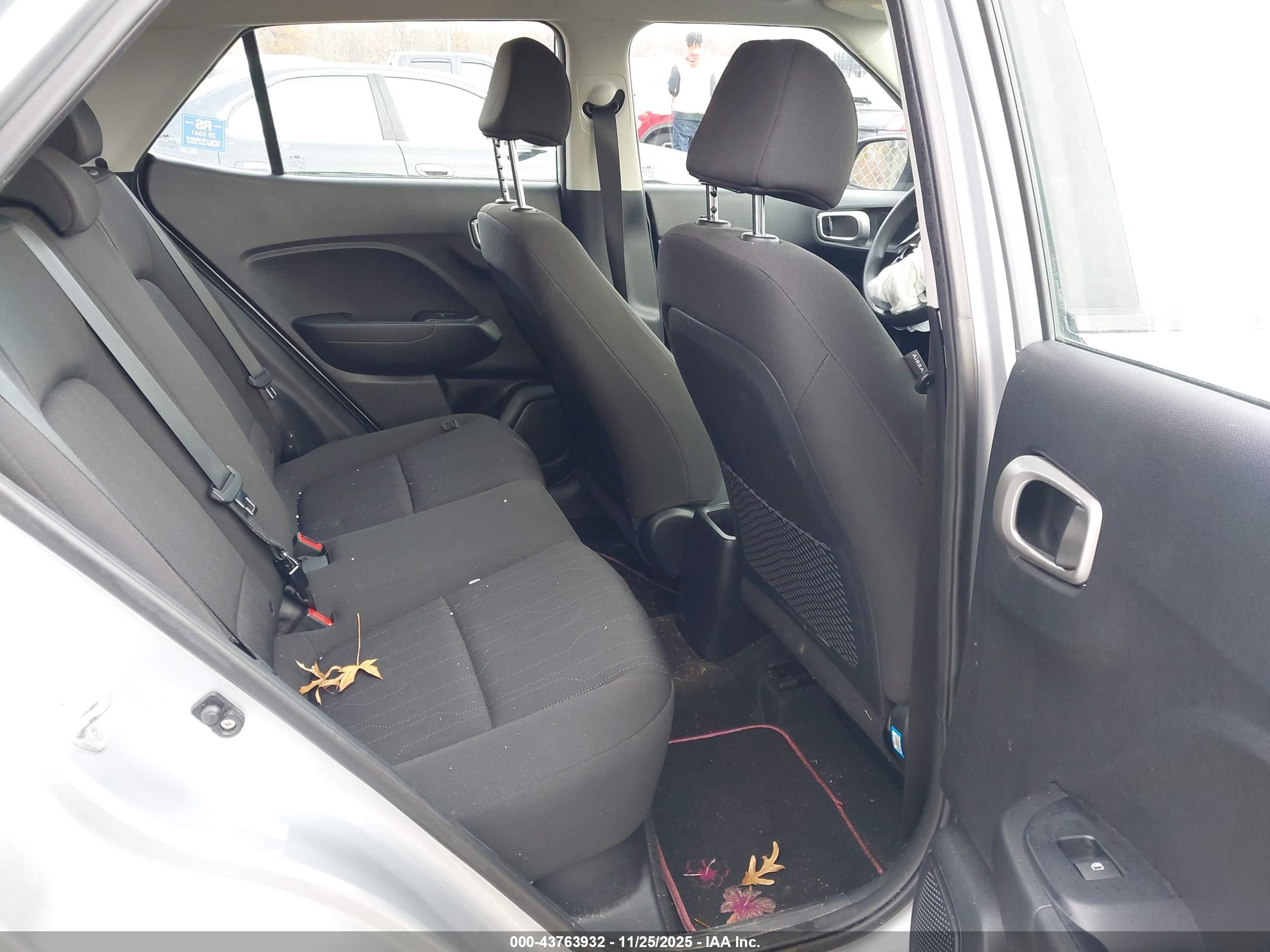 HYUNDAI VENUE image 8