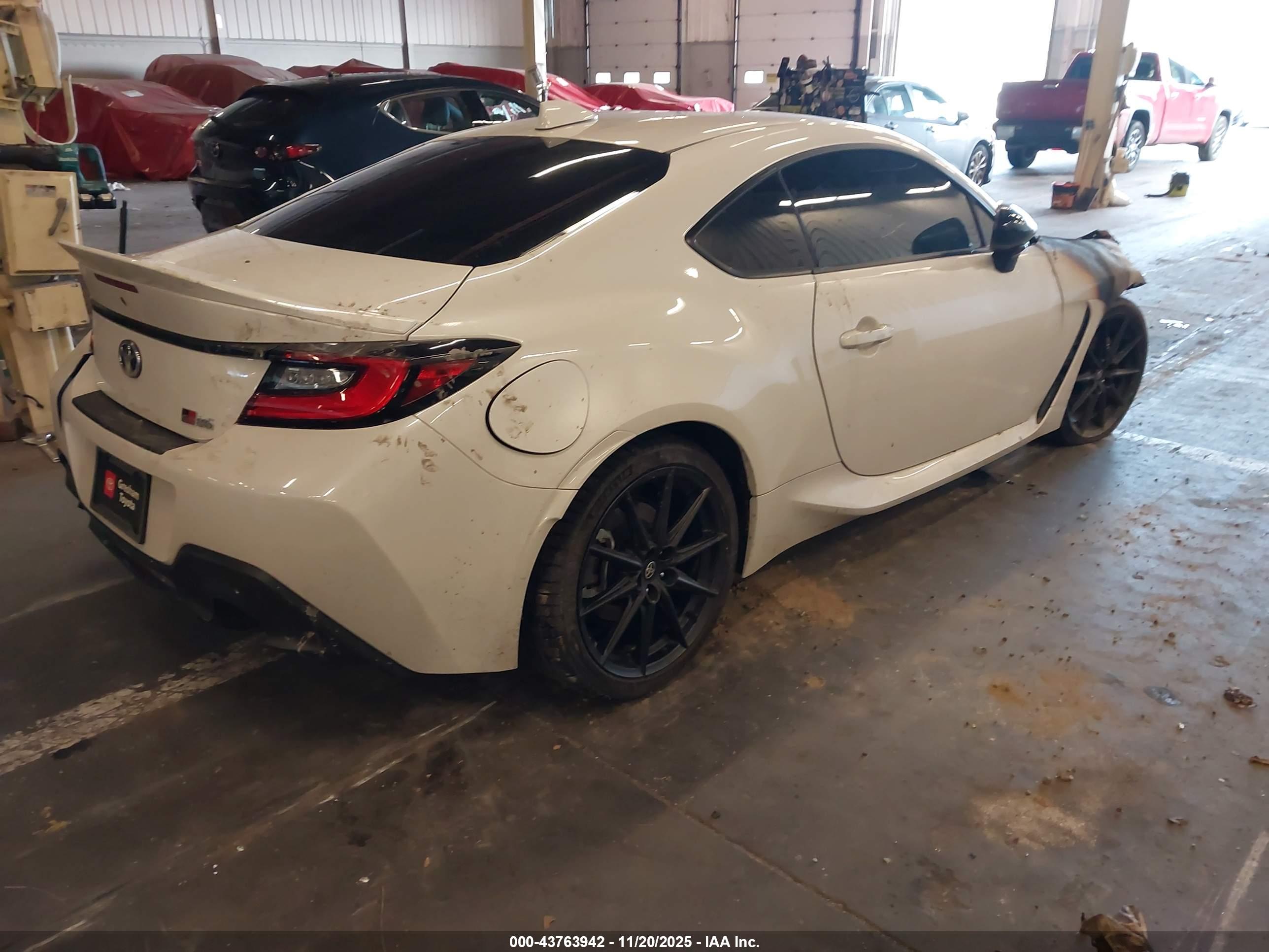 TOYOTA GR86 image 4