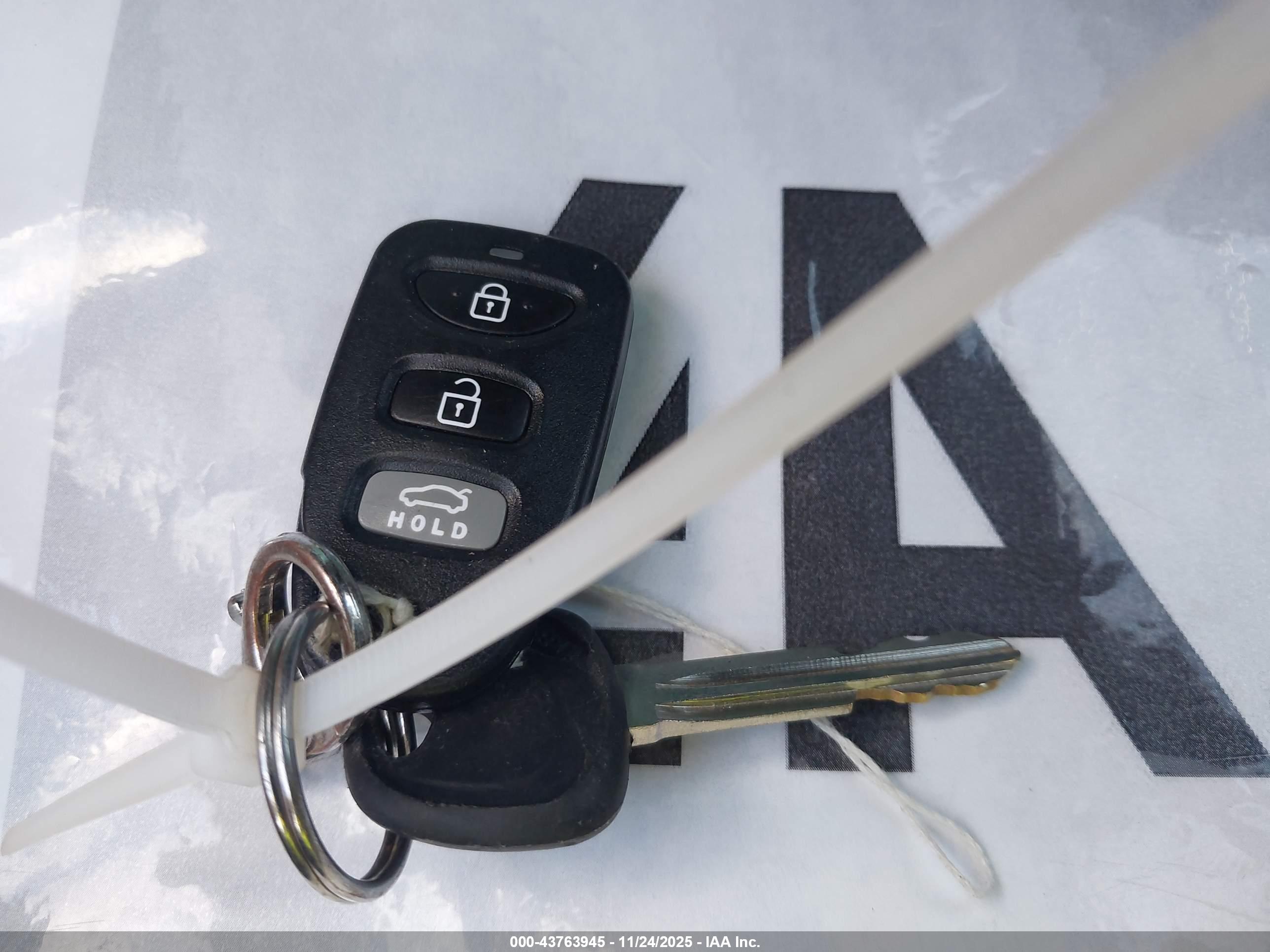 HYUNDAI ELANTRA image 11