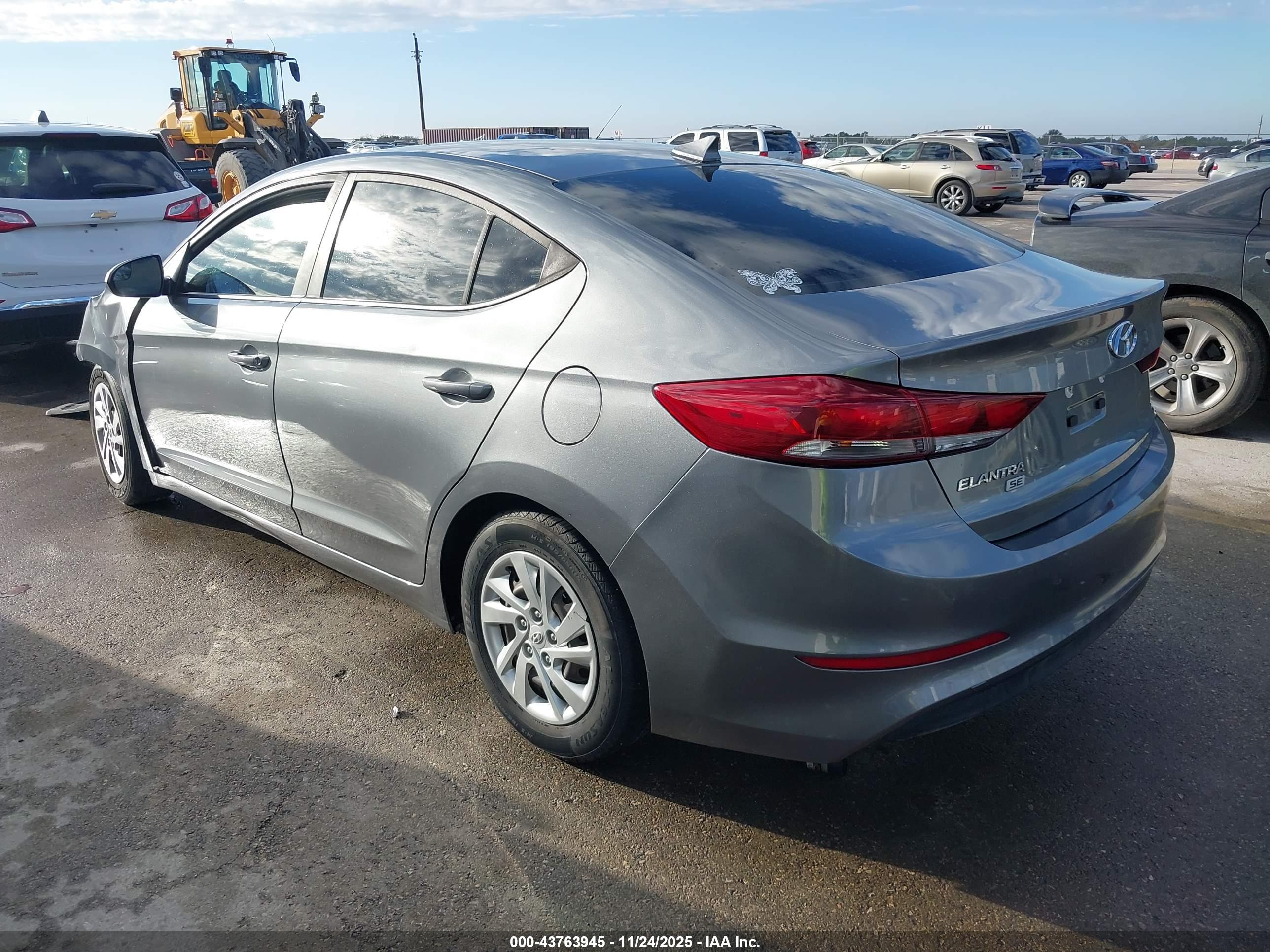 HYUNDAI ELANTRA image 3