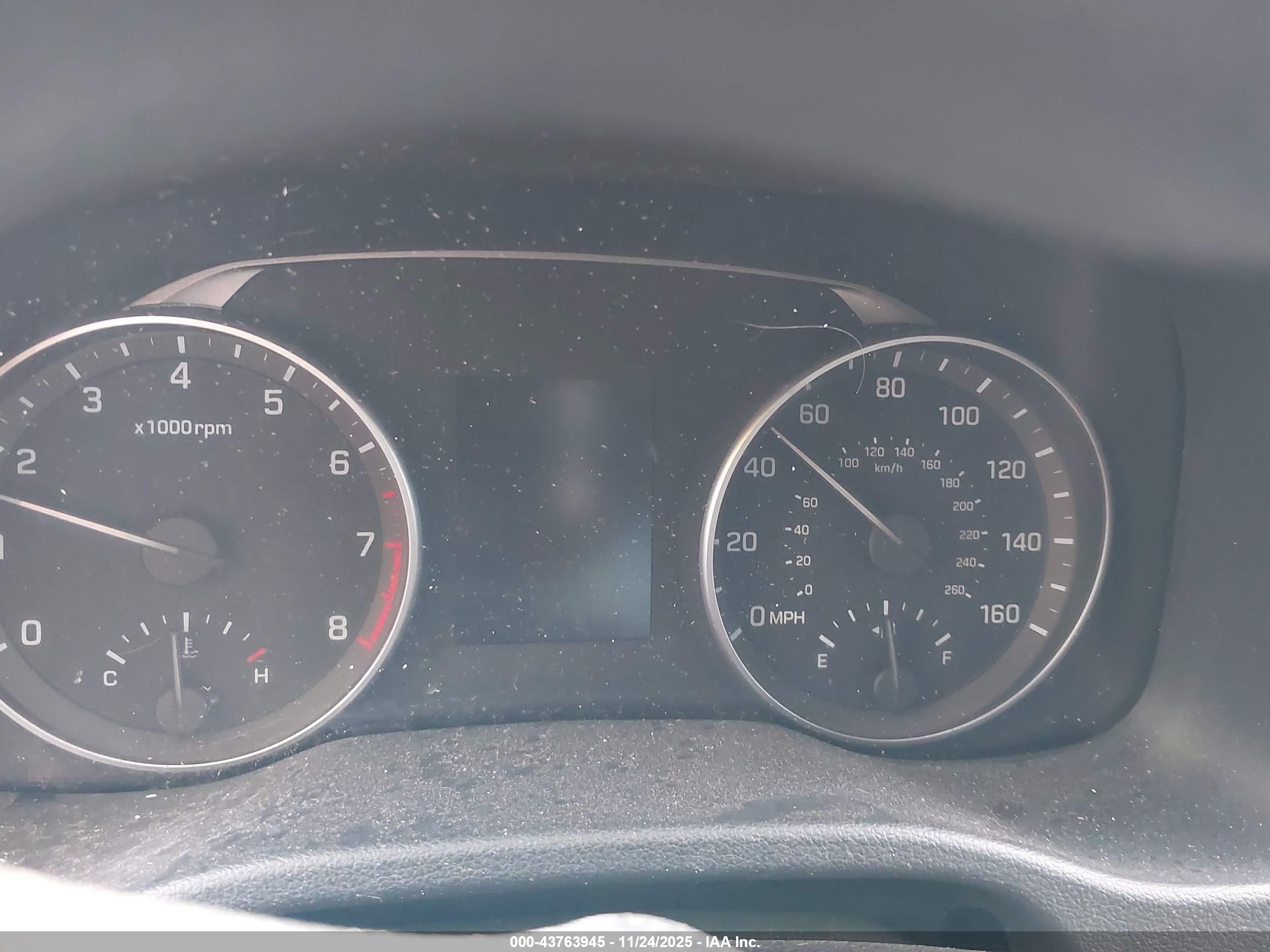 HYUNDAI ELANTRA image 7