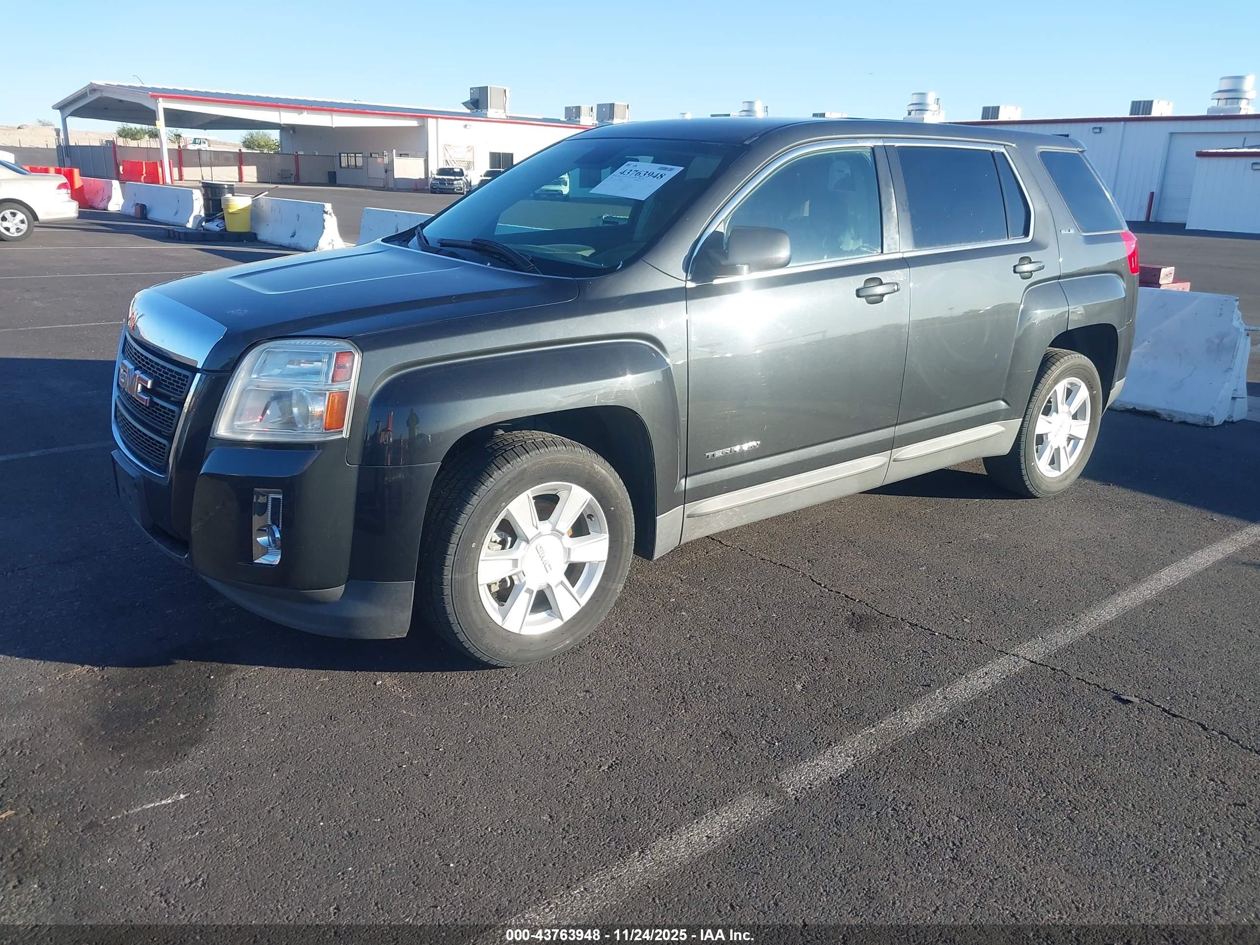 GMC TERRAIN image 2