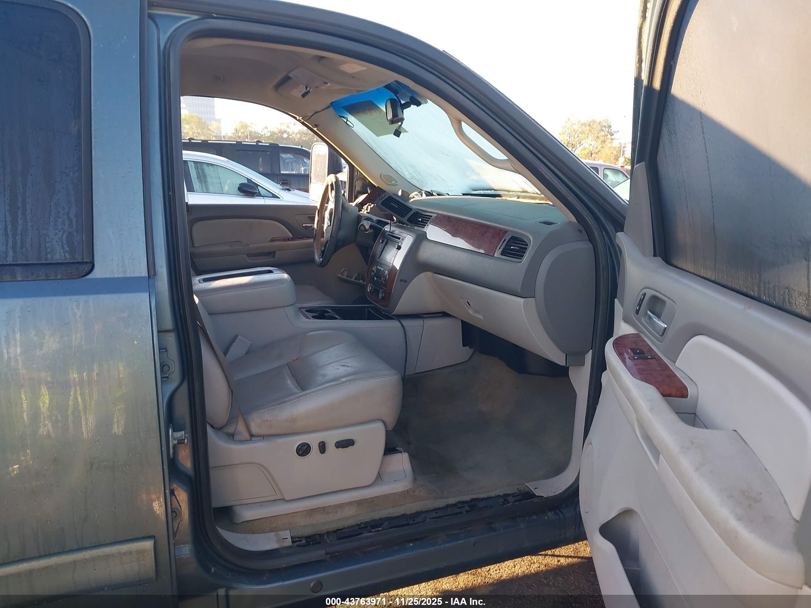 CHEVROLET SILVERADO image 5
