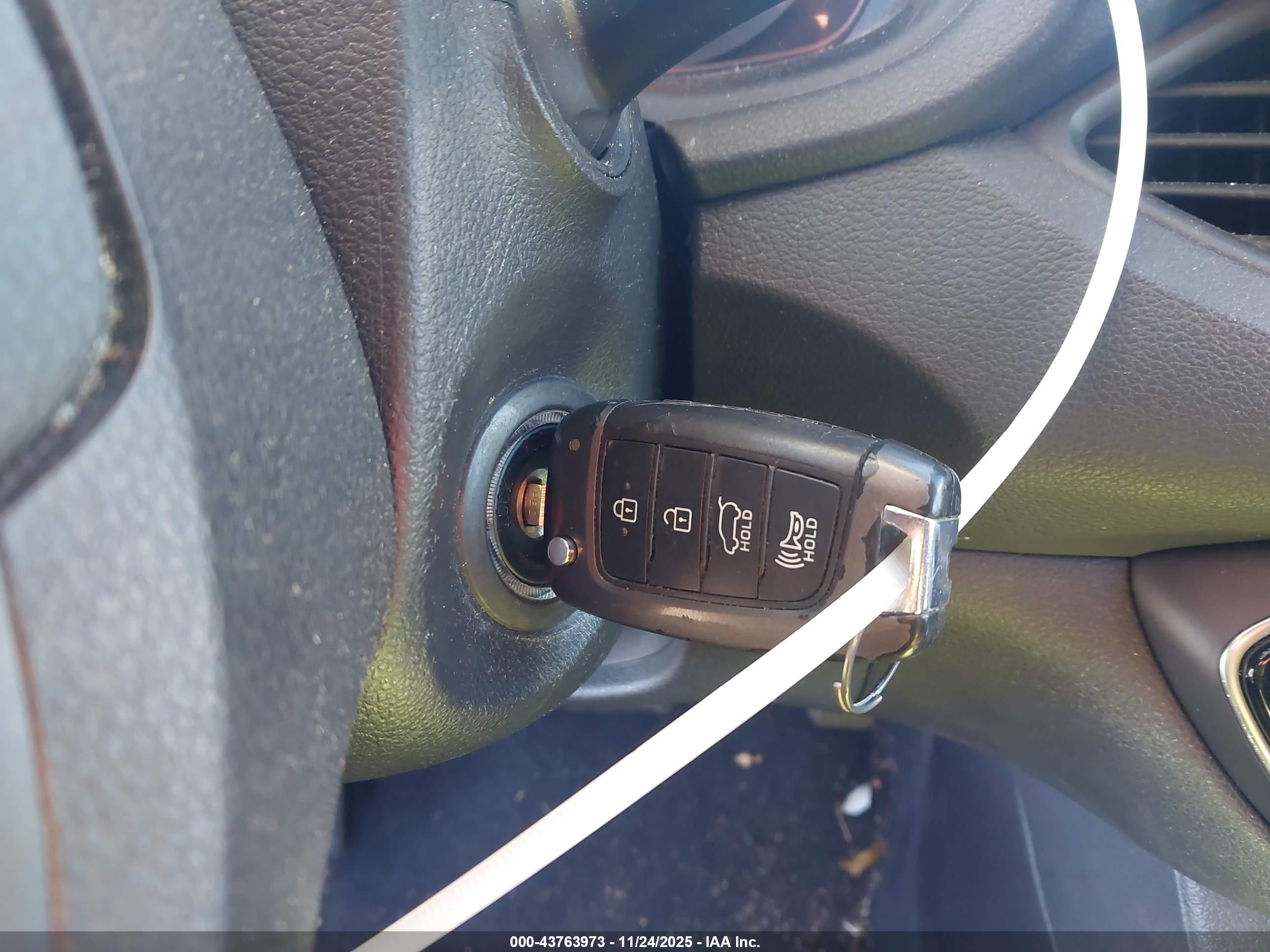 HYUNDAI ELANTRA image 11