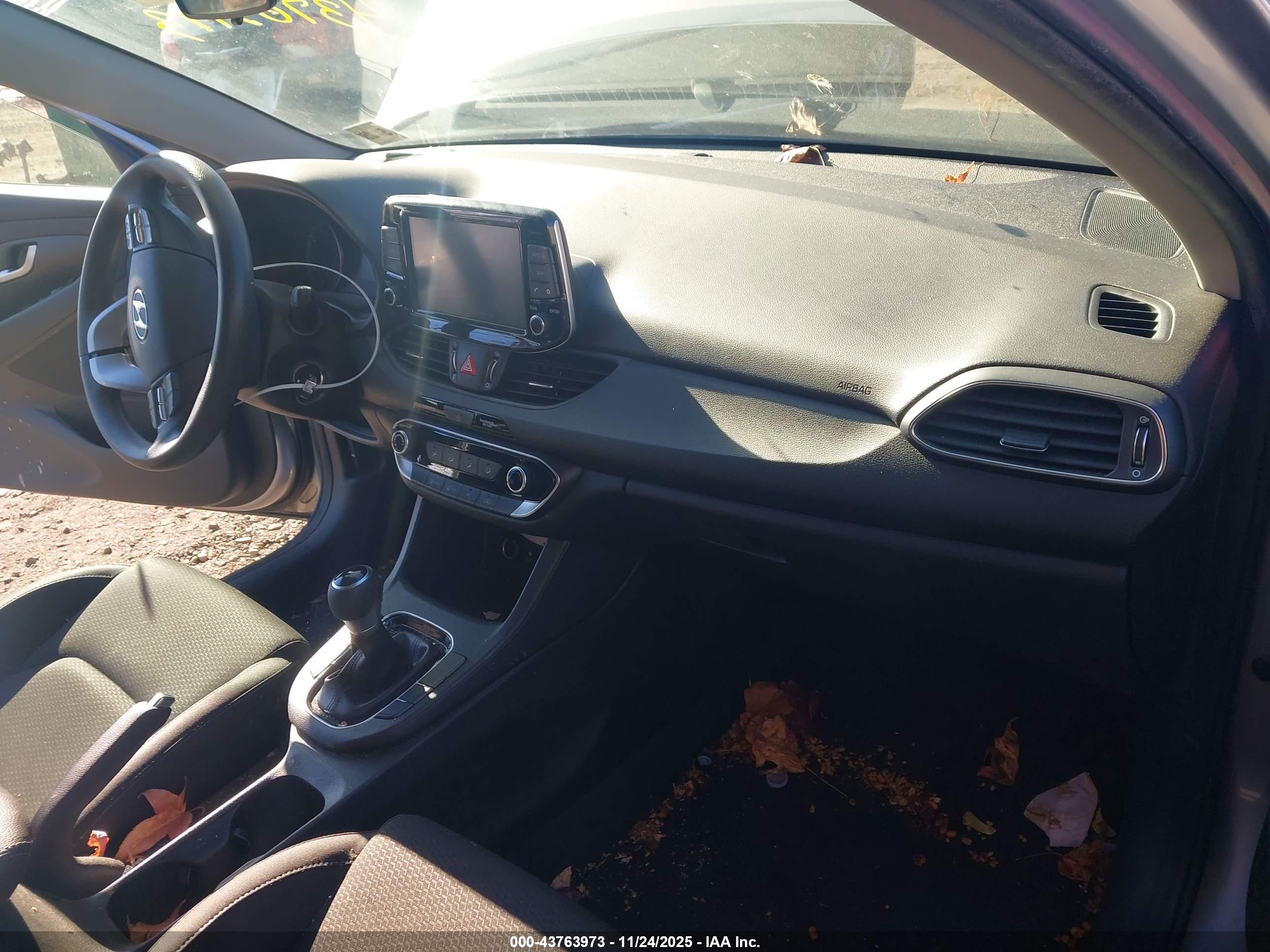 HYUNDAI ELANTRA image 5
